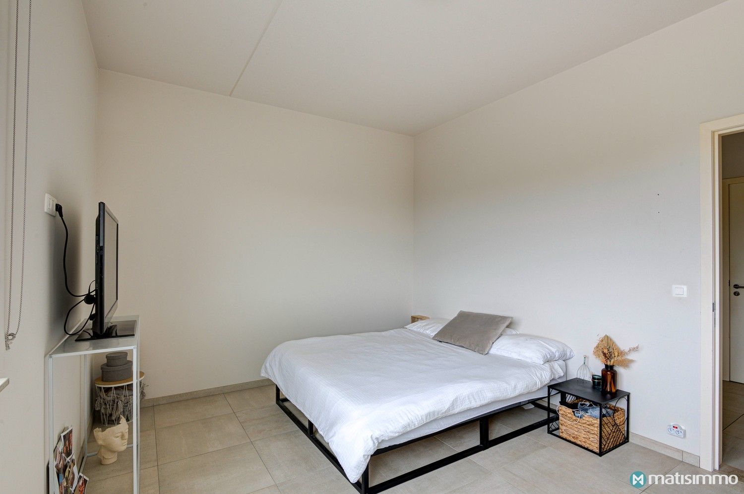INSTAPKLAAR APPARTEMENT MET TWEE SLAAPKAMERS, 2 TERRASSEN EN PARKING TE BILZEN foto 12