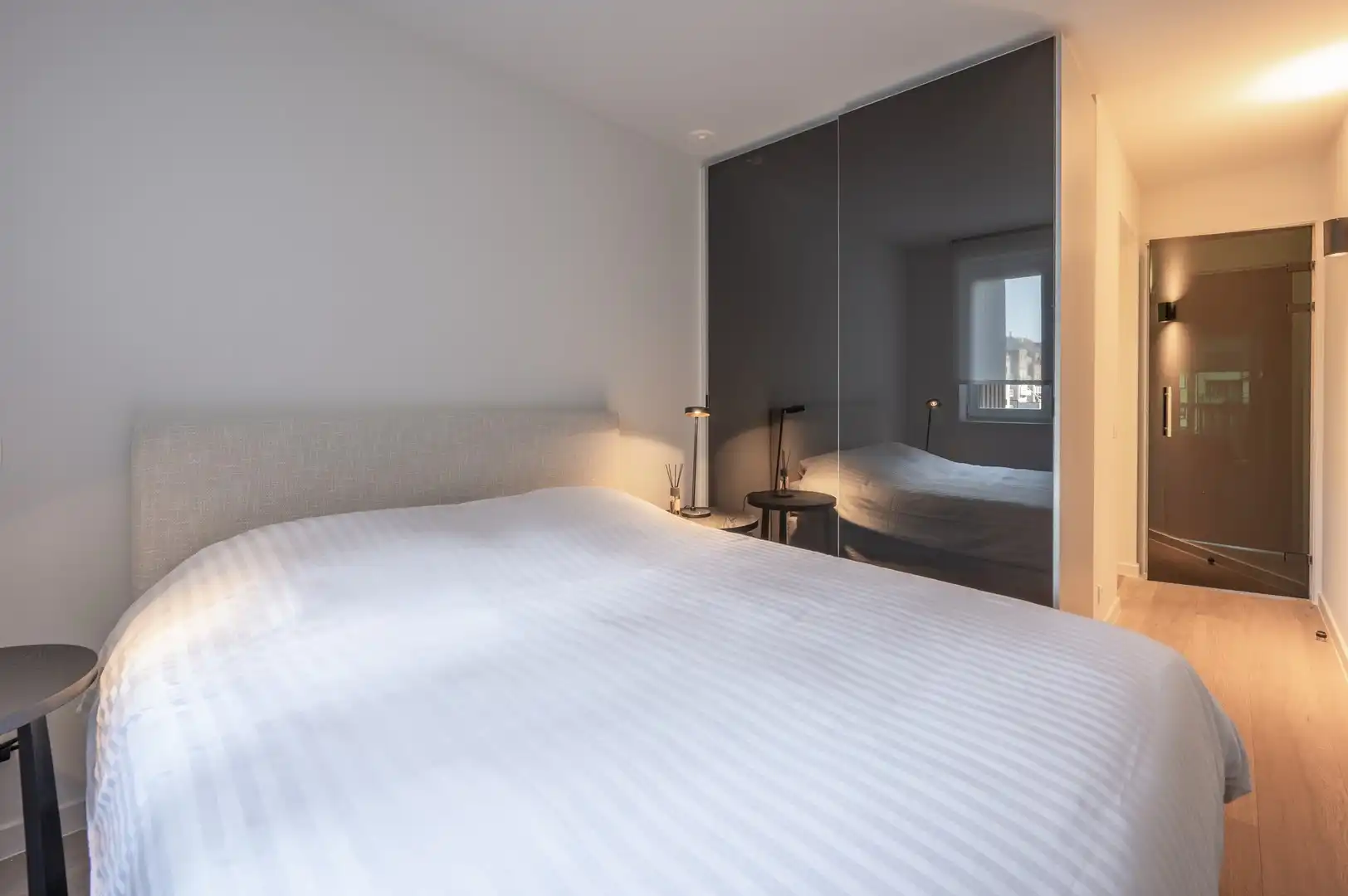 Lichtrijk 2-slaapkamer appartement met open zicht over het Abraham Hansplein. foto 18