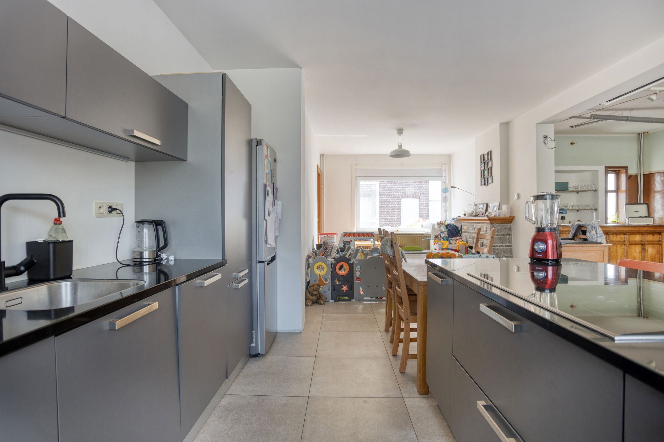 Ruime, deels gerenoveerde woning met veel potentieel foto 4