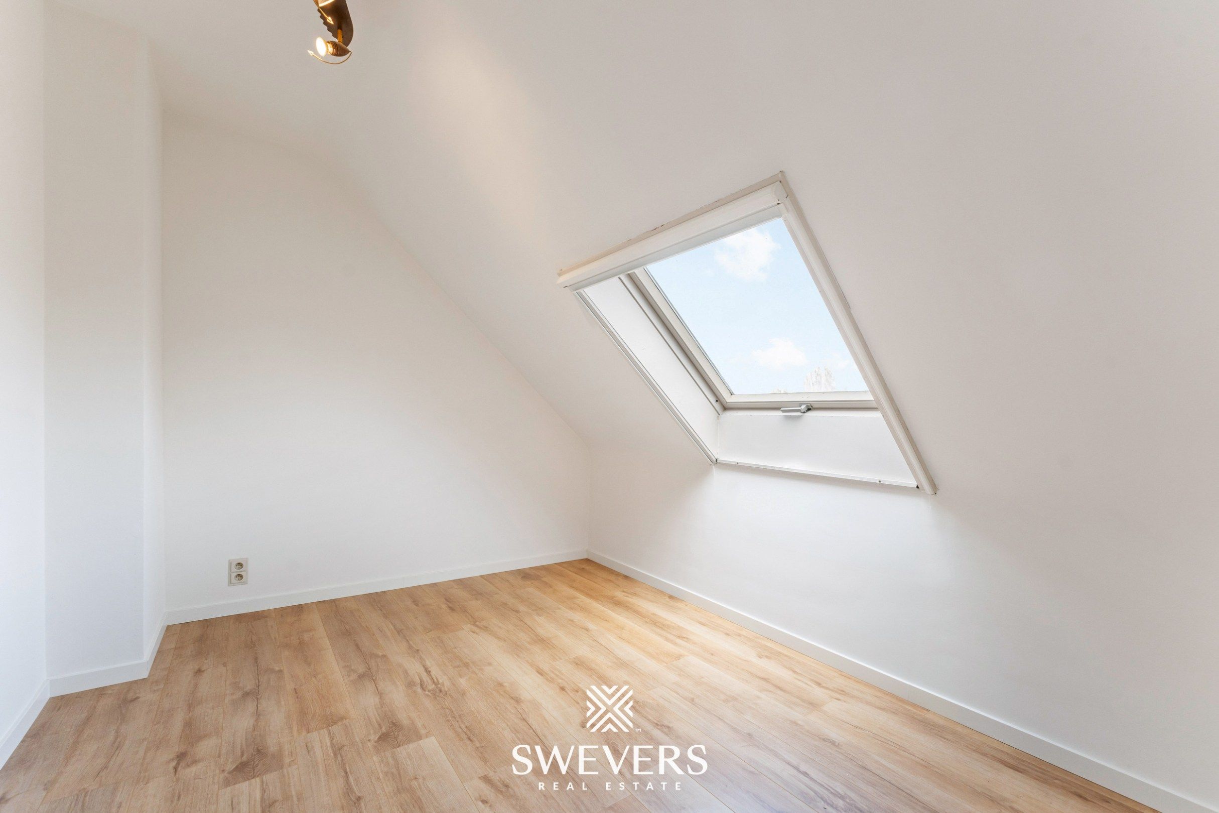 Instapklaar en lichtrijk duplexappartement in centrum Herk-de-Stad foto 26
