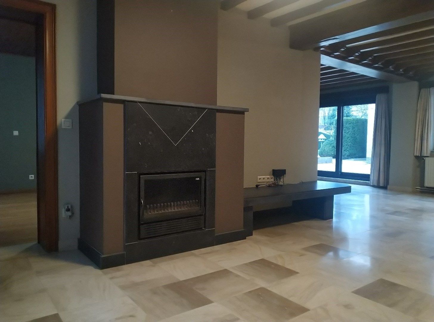 Een huis met landbouwloods. foto 3