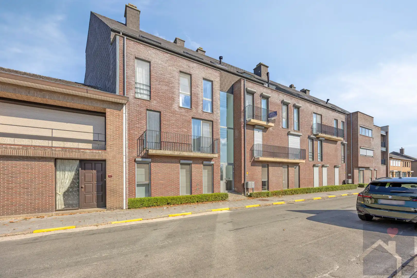Instapklaar 2-slaapkamerappartement met terras, parking & berging in centrum Overpelt foto 26