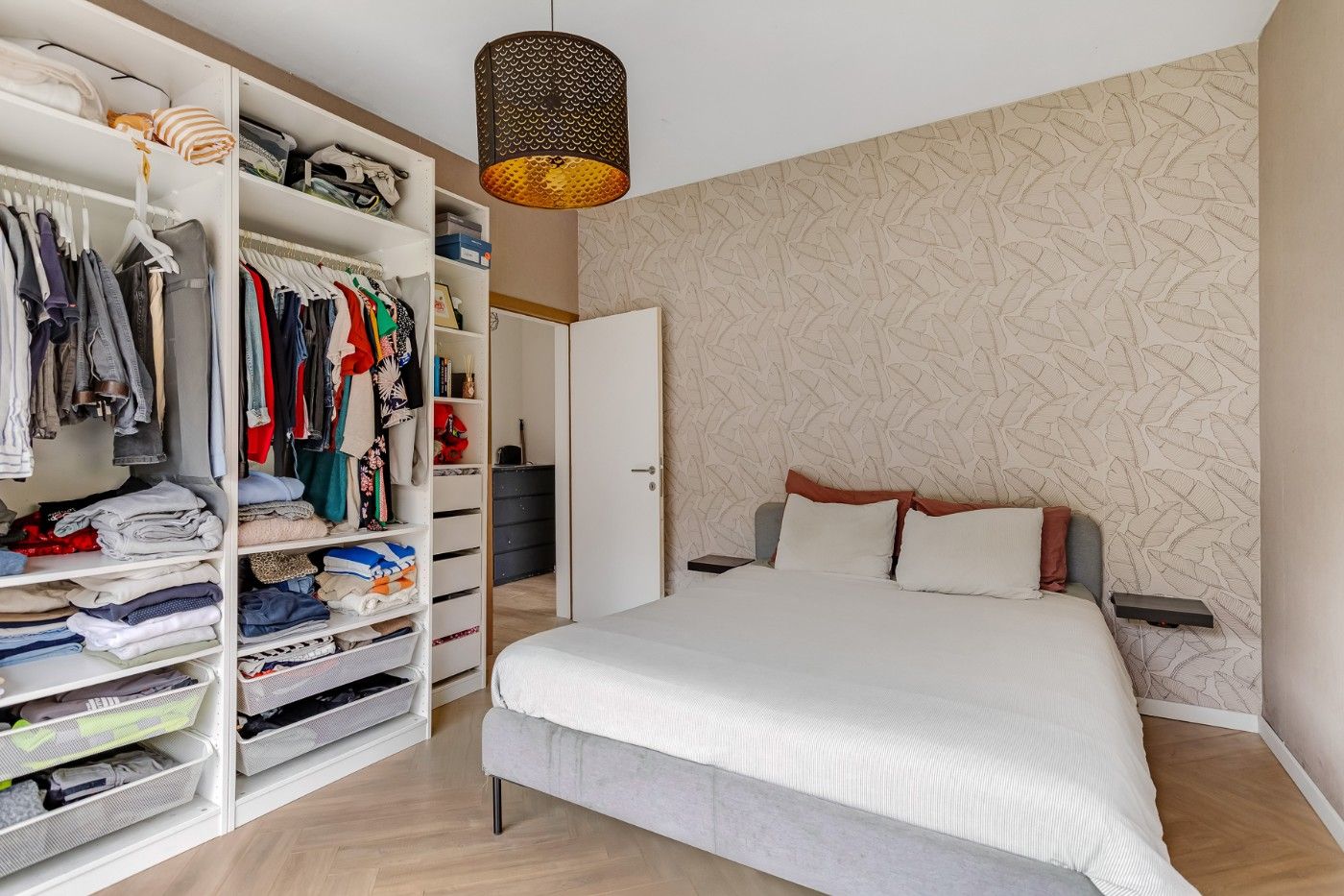 Vrijstaande, gerenoveerde woning met 2 slpk., garage, ruime souterrain, zolder en tuin foto 13