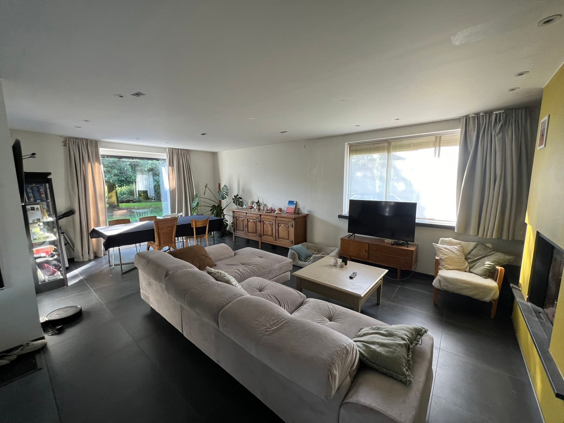 Woning in goede staat met garage op topligging foto 2
