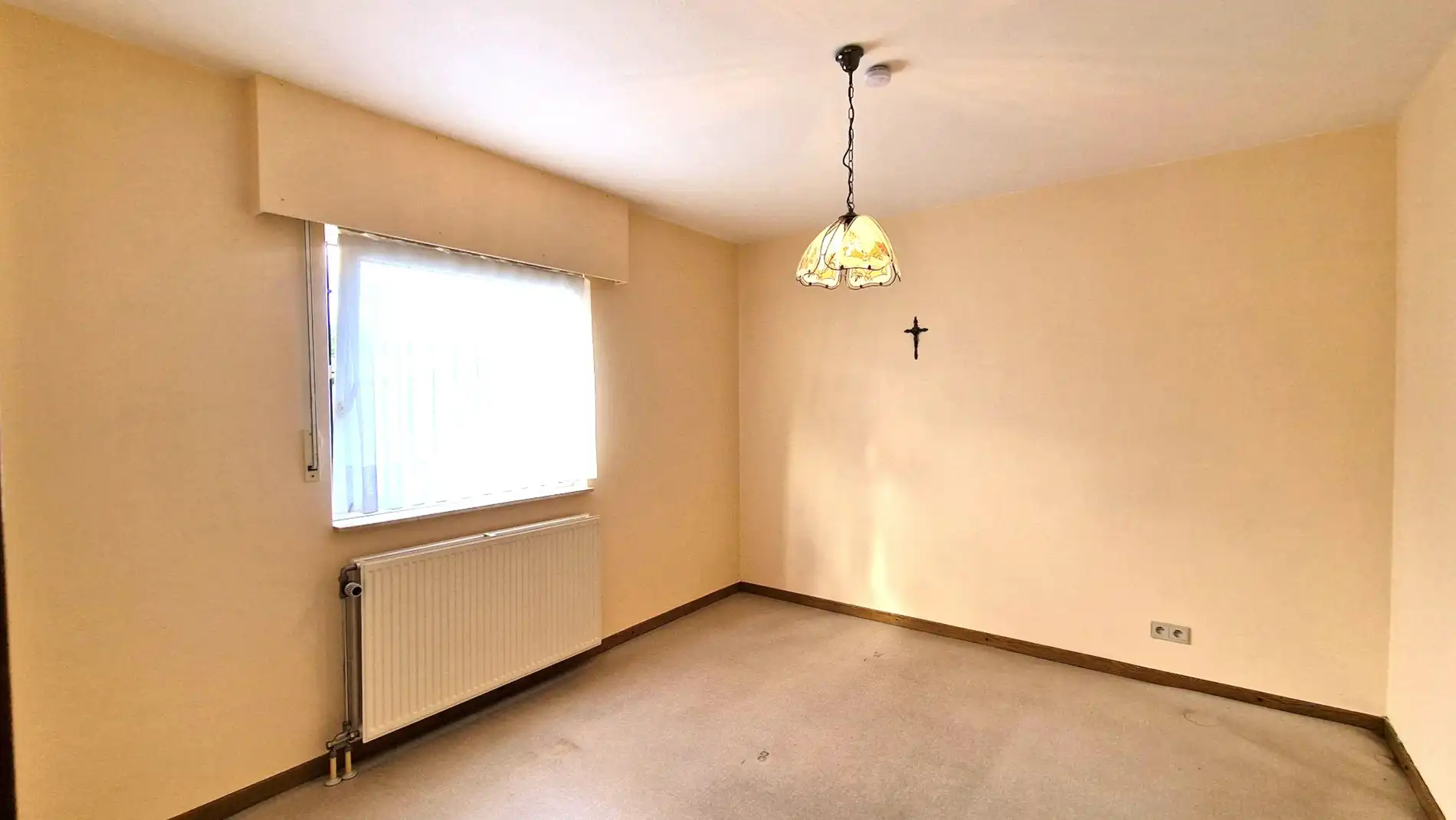 Open bebouwing met ruime tuin en garage foto 7