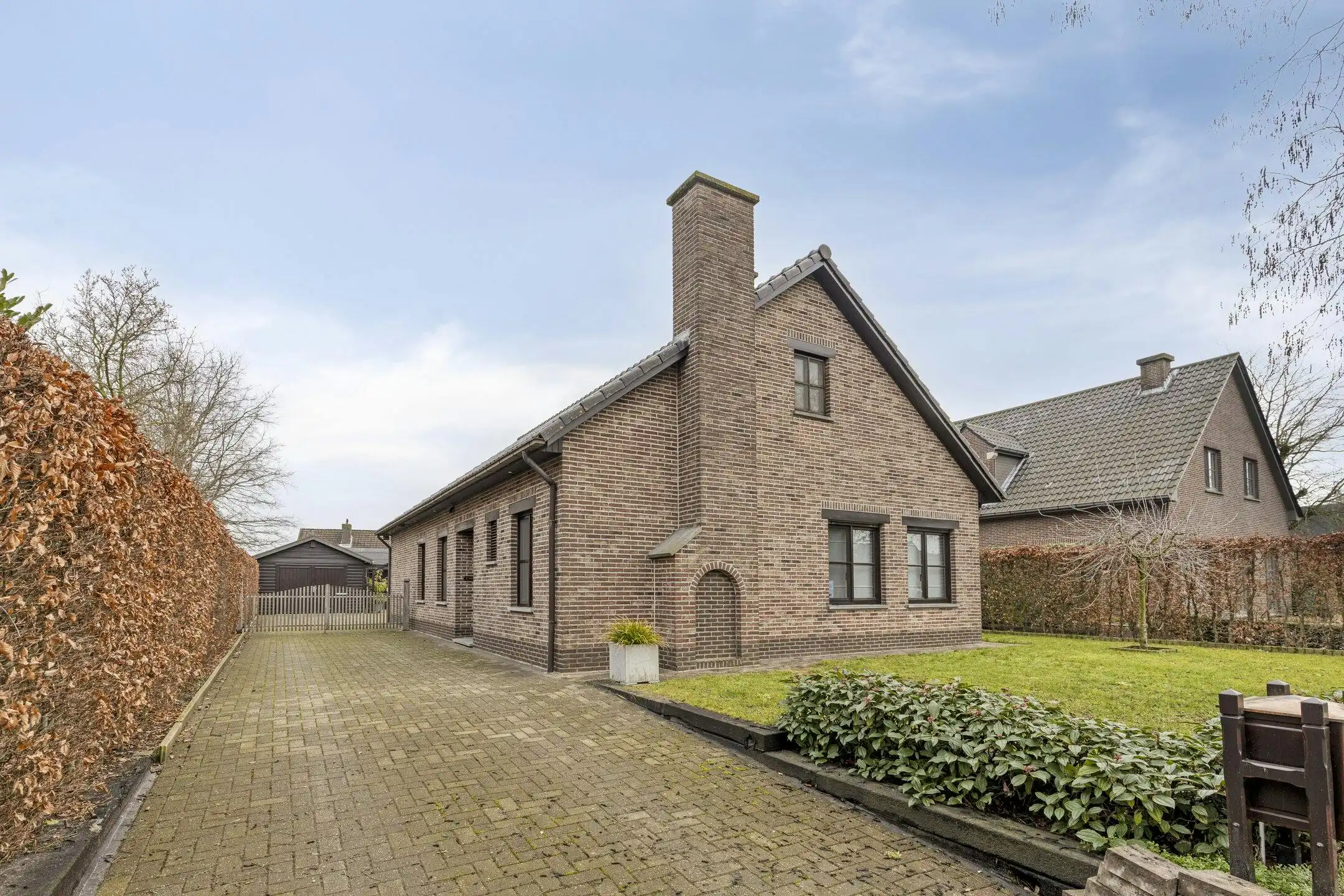 Verzorgde goed gelegen bungalow met grote garage en zolder foto 25