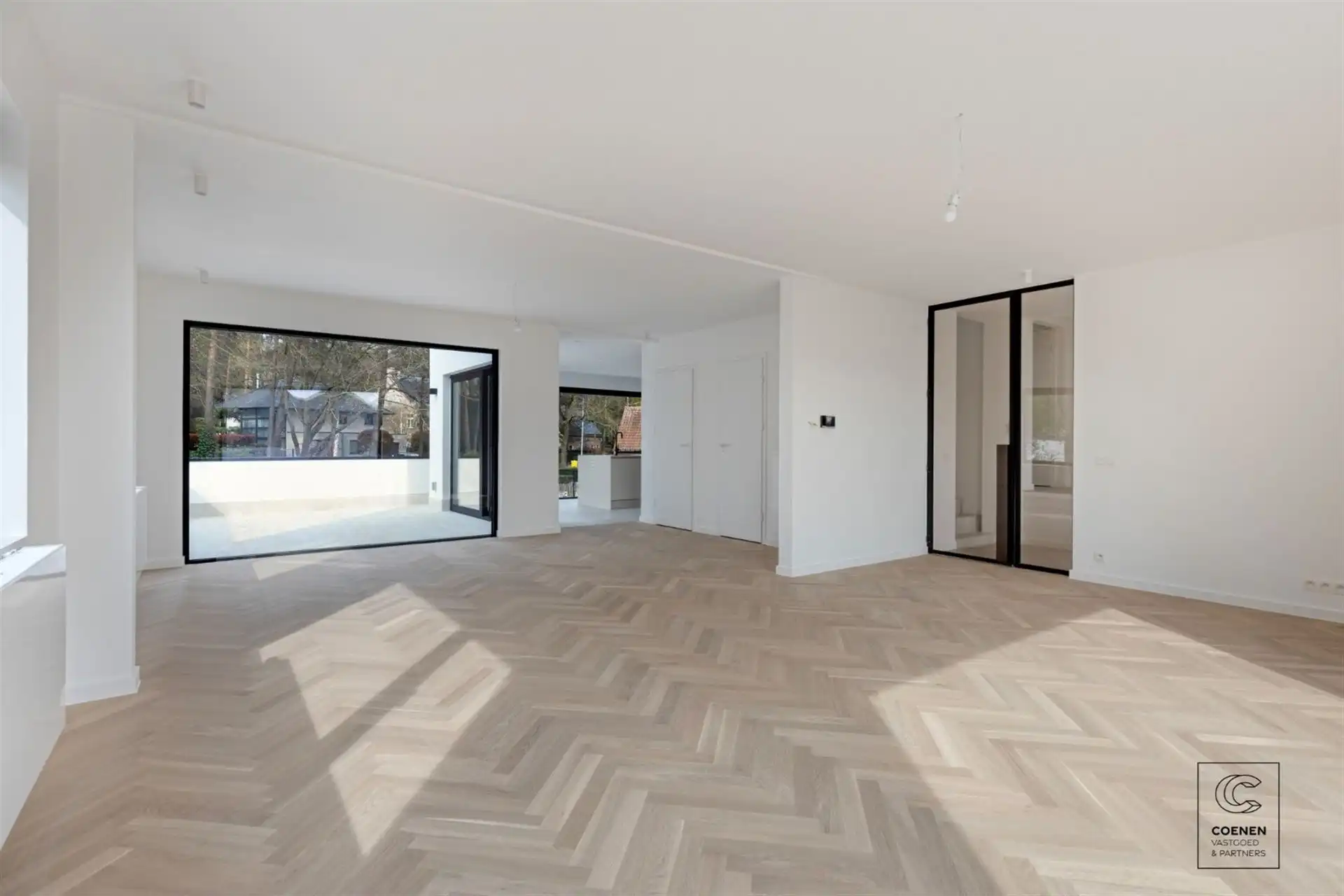 Prachtig gerenoveerde woning met 4 slpk's en riante tuin! foto 4