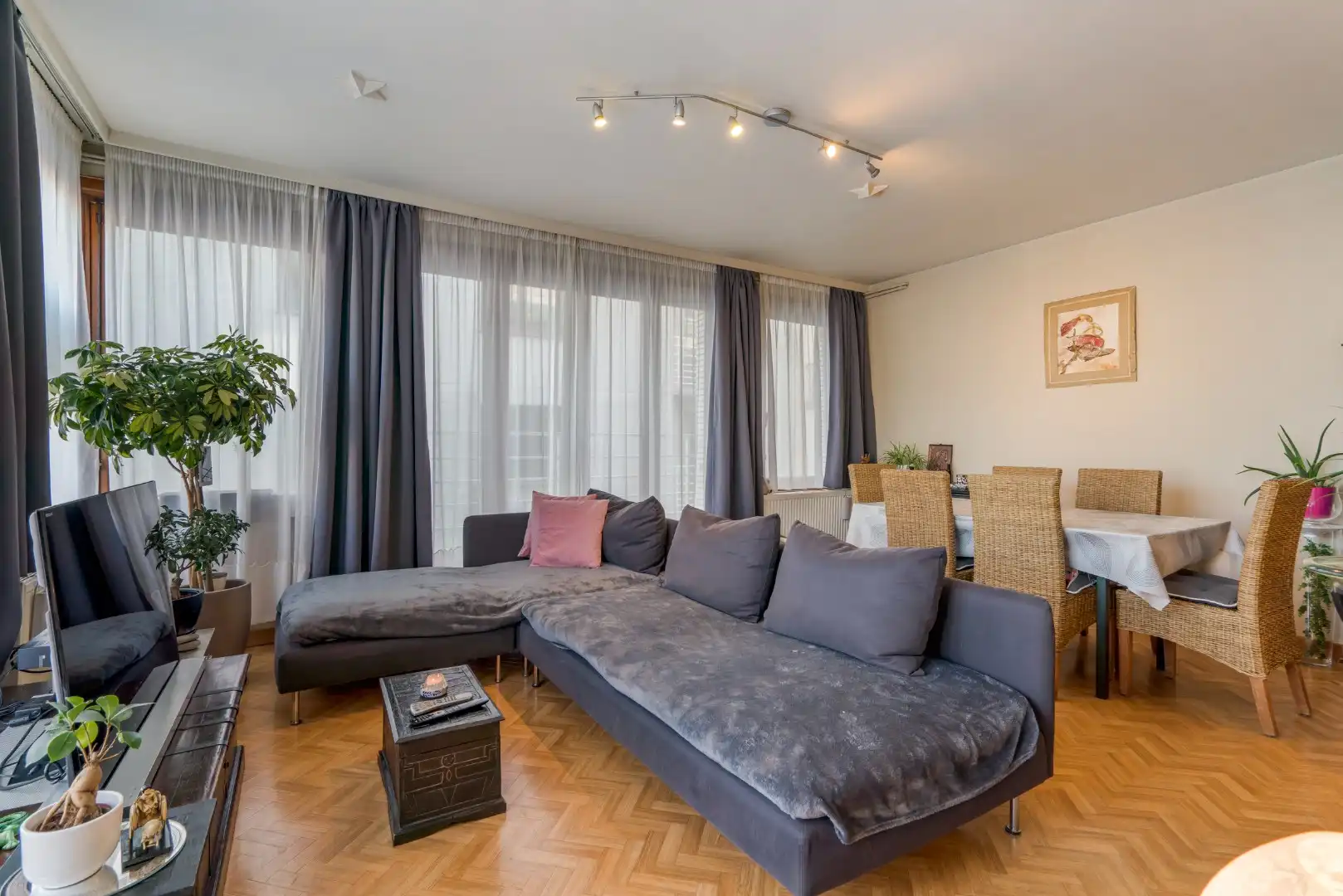 Opbrengsteigendom te koop in het centrum van Oostende met 5 vergunde appartementen foto 2