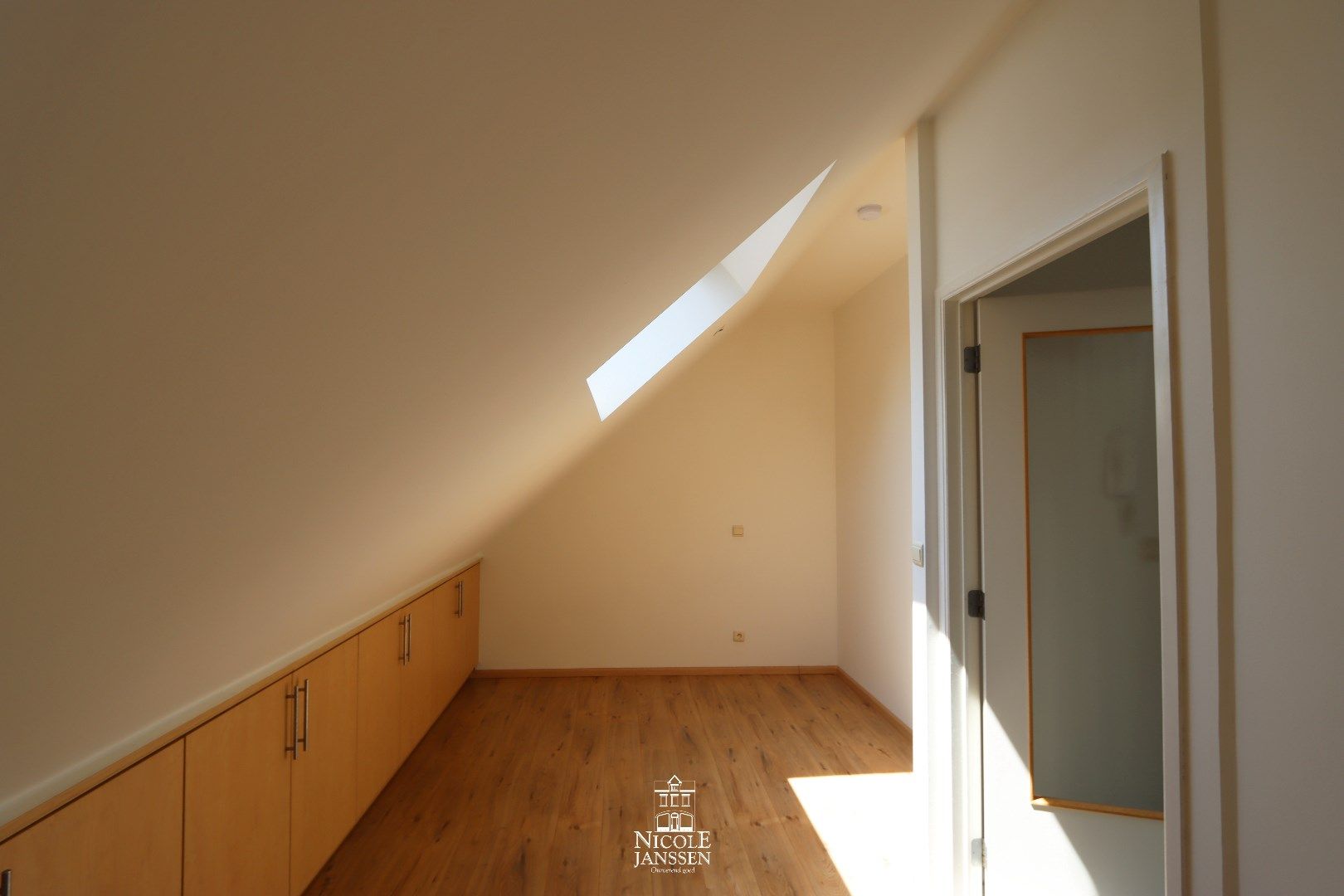 Gezellig appartement met dakterras in het centrum van Maaseik  foto 5