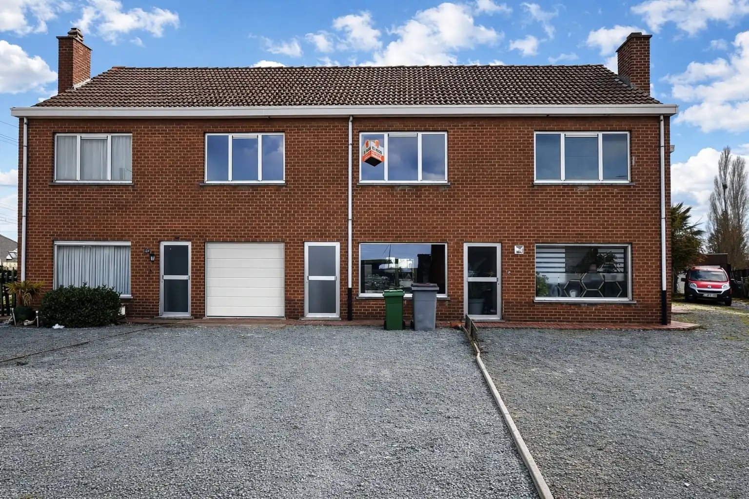 Gerenoveerde rijwoning te huur in Zele foto {{pictureIndex}}