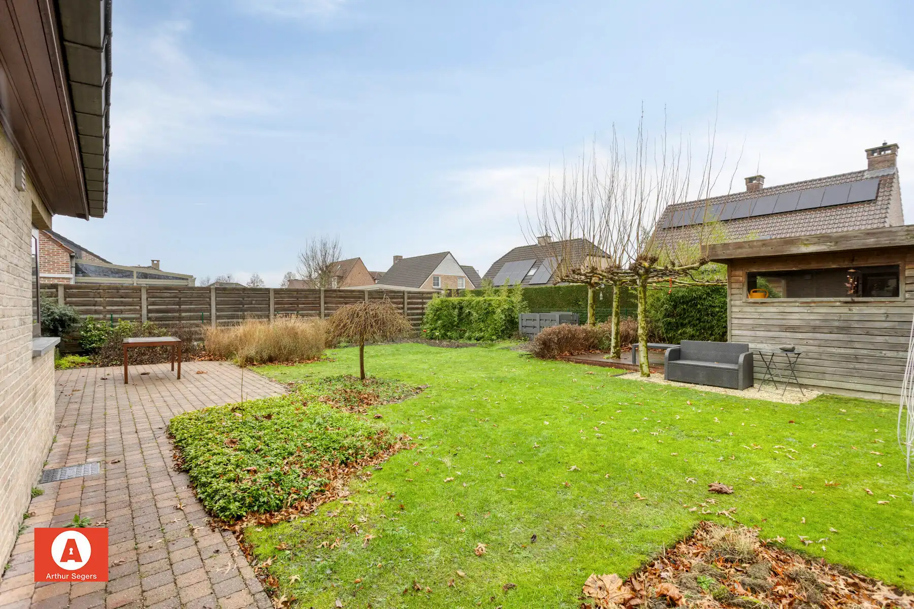 Open bebouwing in een doodlopende straat. foto 27