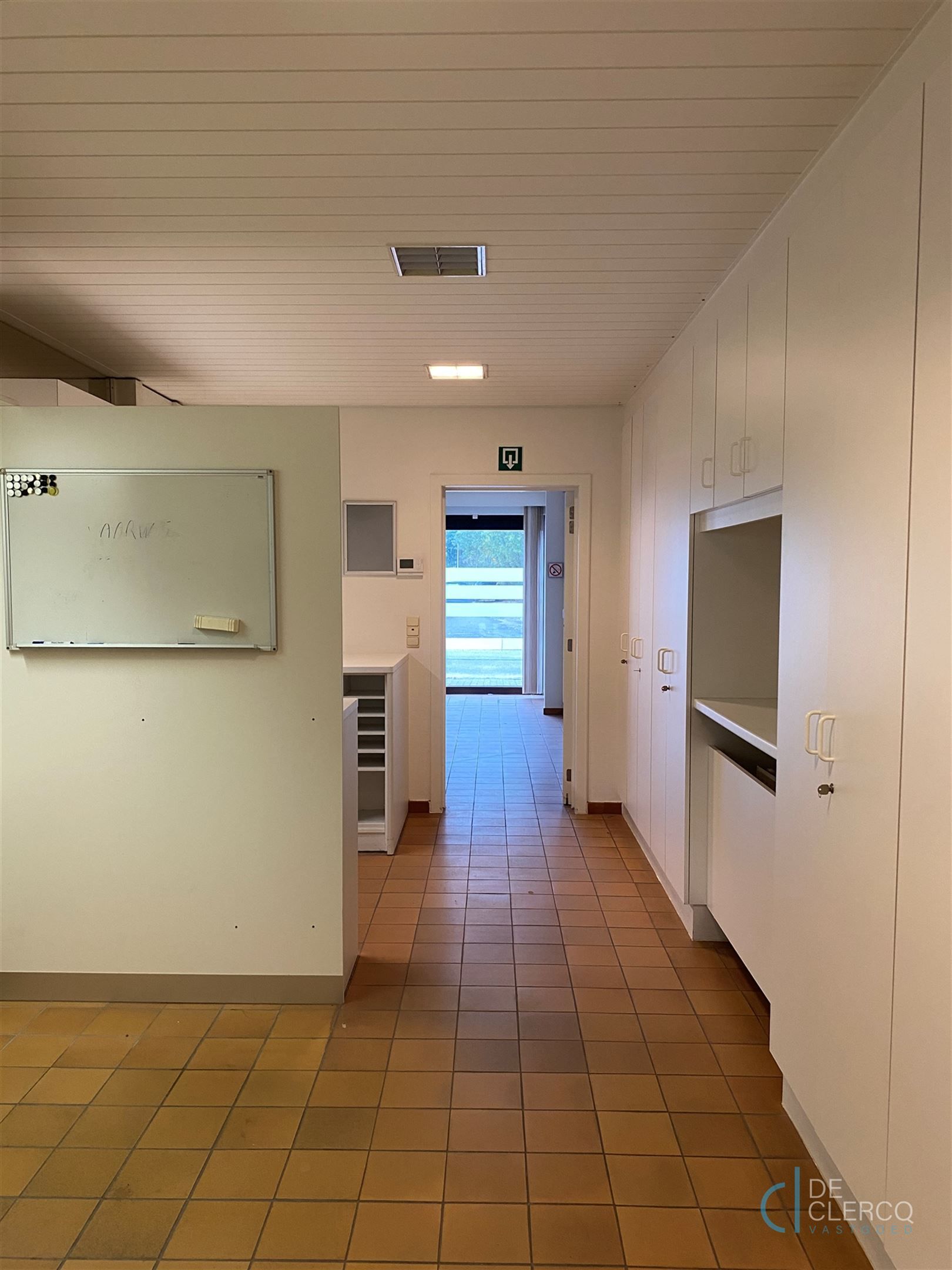 Ruim kantoor met parkeerplaats te huur centrum Lochristi!  foto 10