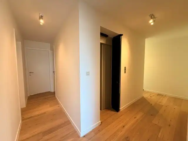 Luxe duplexappartement te huur in het hart van Maaseik, met lift, 2 slaapkamers en 2 terrassen.  foto 16