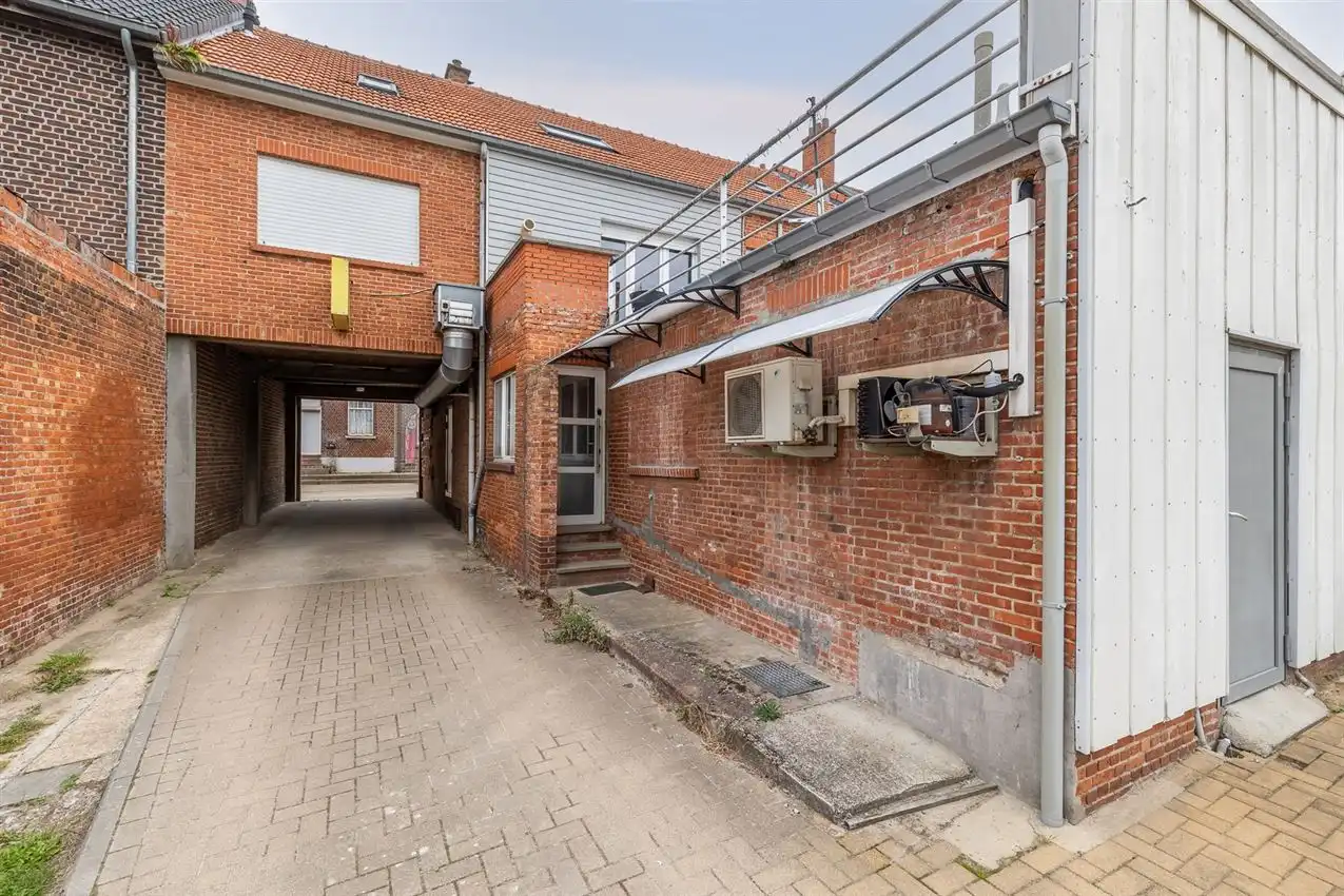 Handelswoonst met volledig uitgeruste frituur en appartement foto 42