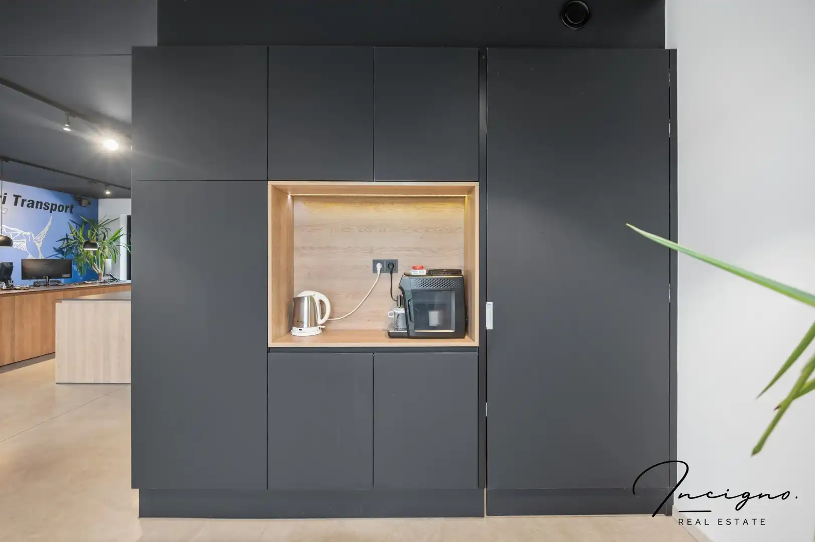 Handelspand met woonst op een interessante commerciële ligging foto 8
