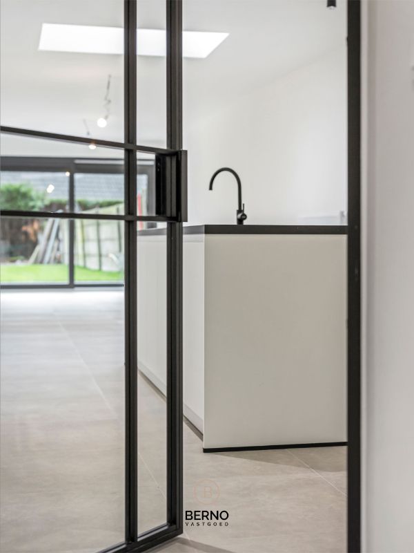 Prachtige (ver)nieuwbouw met autostaanplaats vlakbij de 'Heide' foto 5