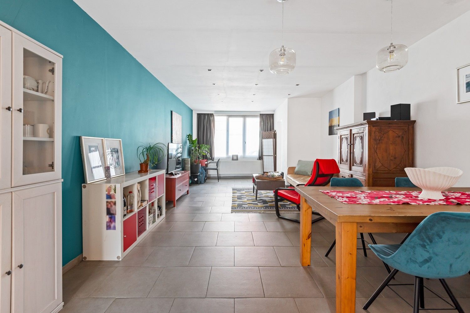 Woning met 3 slaapkamers, tuin en kelder te koop in Merksem! foto 3