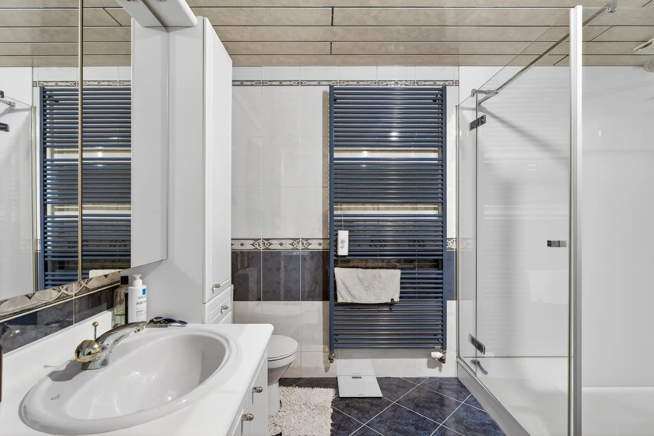 Handelshuis met loods op toplocatie foto 15