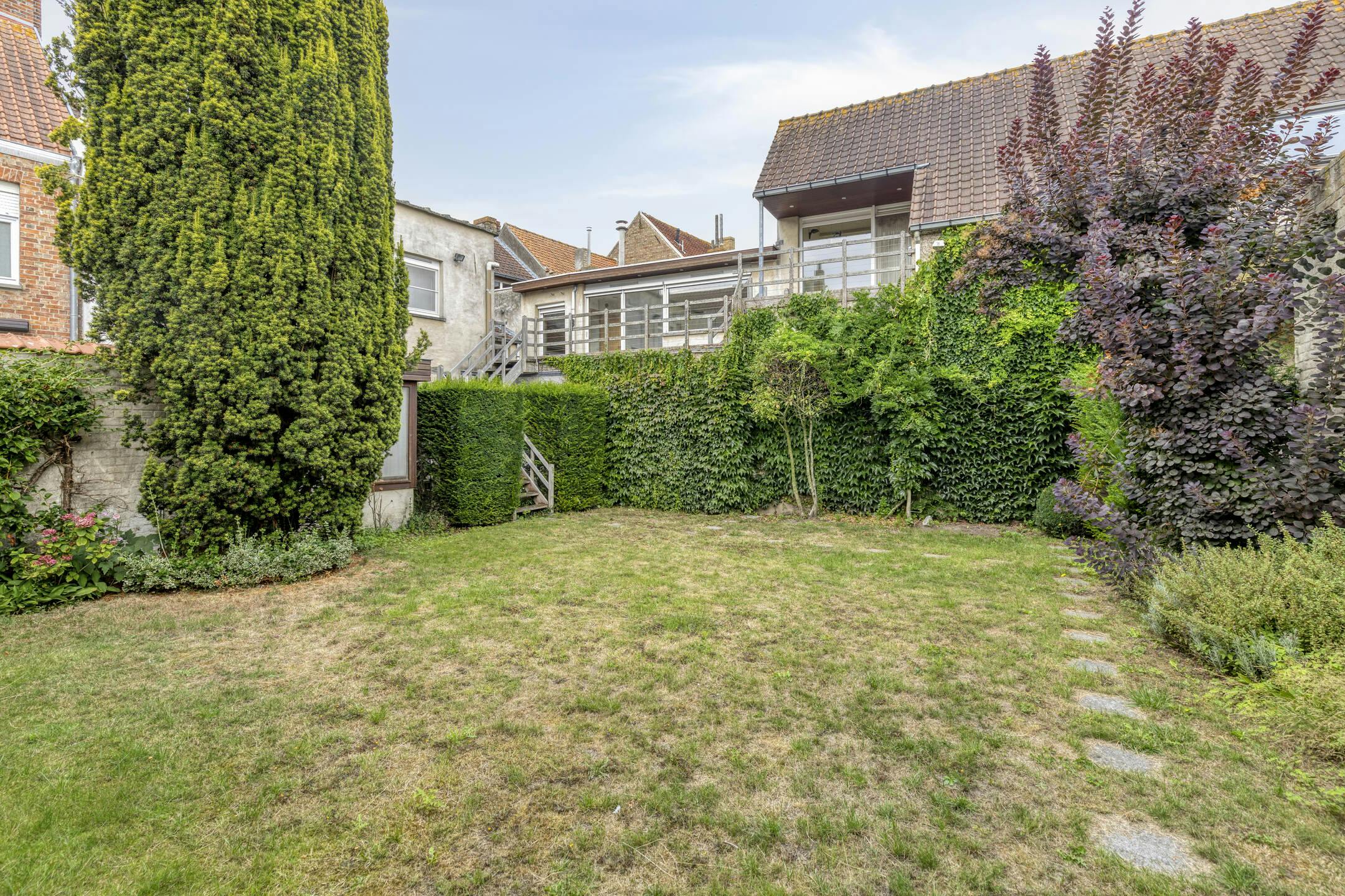 Woning met handelsgelijkvloers, atelier en garages te Veurne foto 28