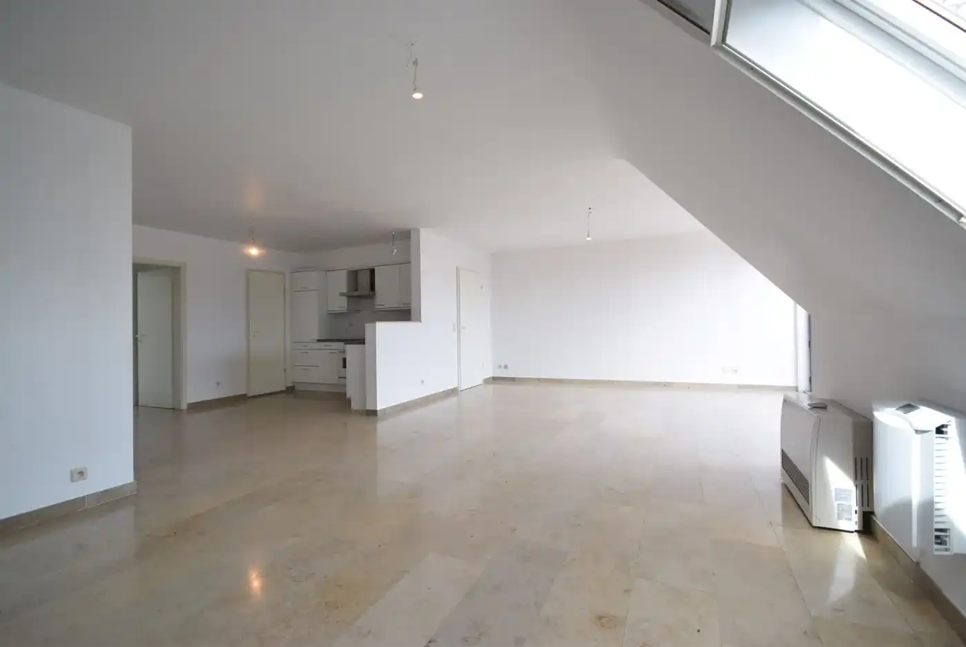 Ruim 3- slaapkamer-appartement te Rumbeke foto 4