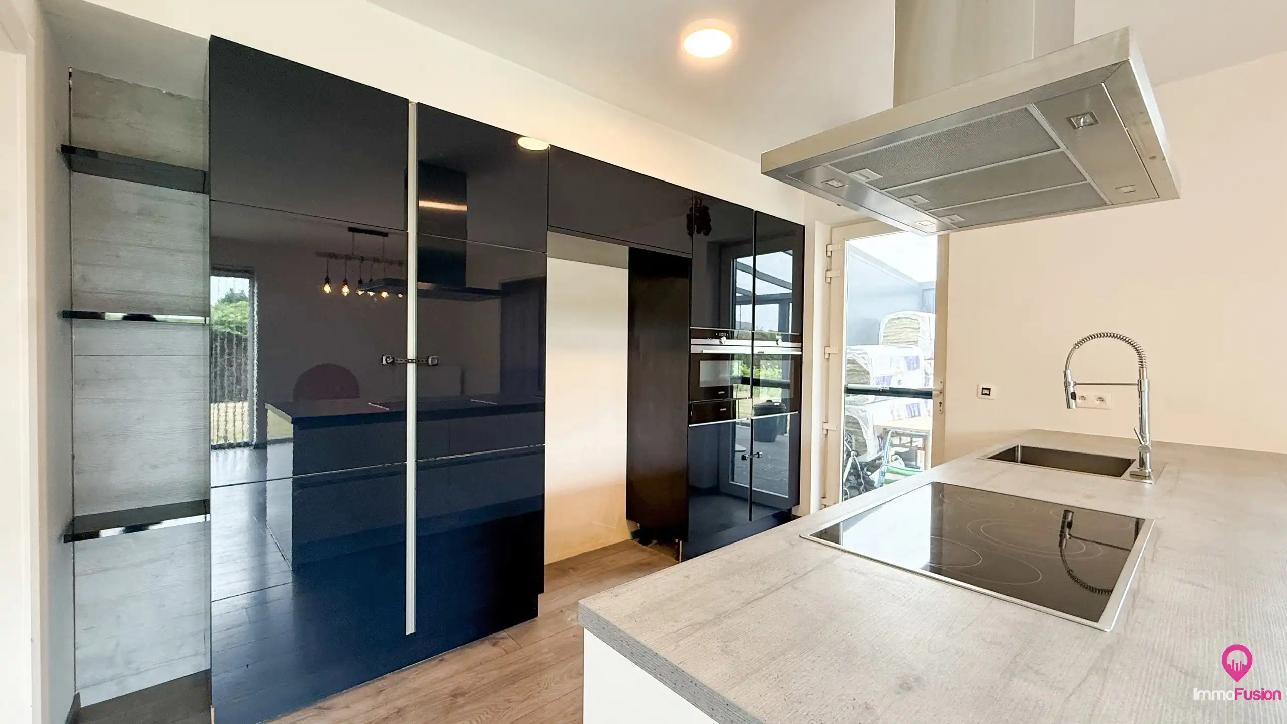 Recente halfopen woning met 3slpks, veranda en ruime tuin! foto 13