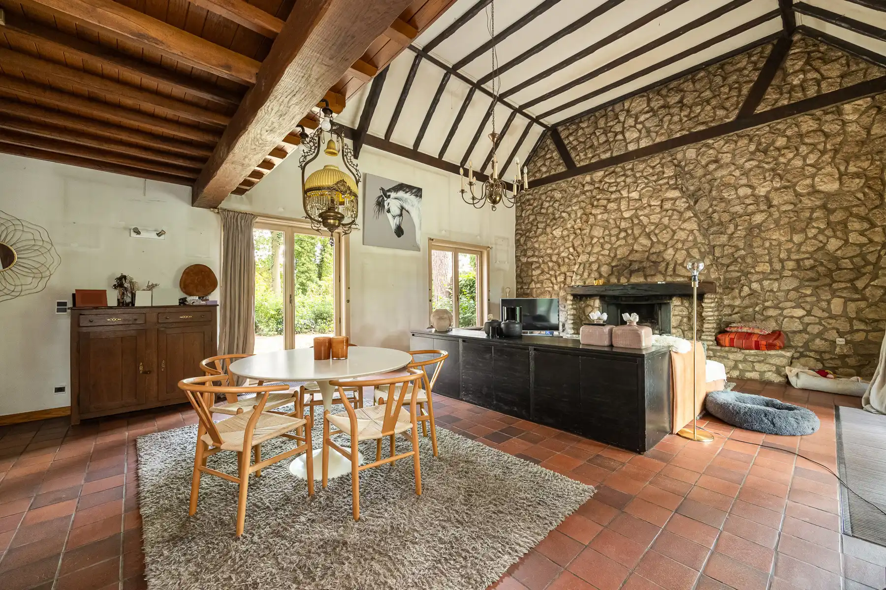 Te renoveren villa met paardenstallen op ca. 1753 m². foto 4