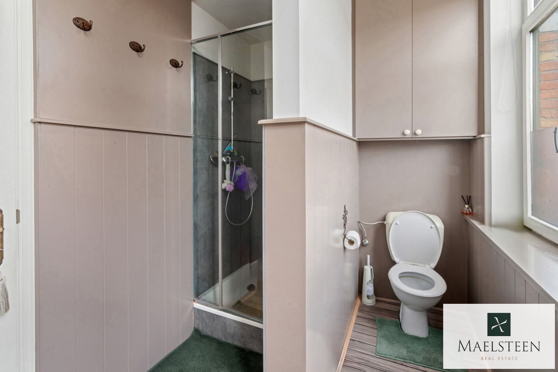 Instapklare trapgevelwoning, gelegen in Brugge centrum foto 13