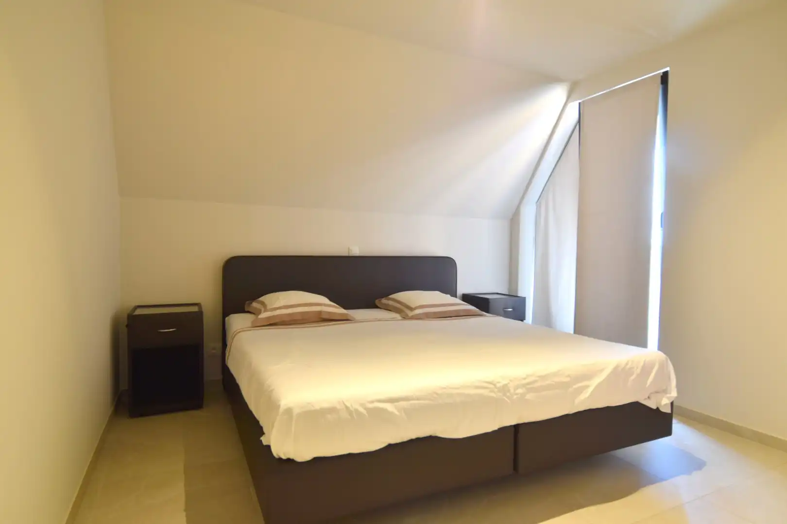 Penthouse (BJ 2021) met 2 slaapkamers, aparte dressing en zonnig terras te koop in Lendelede foto 13