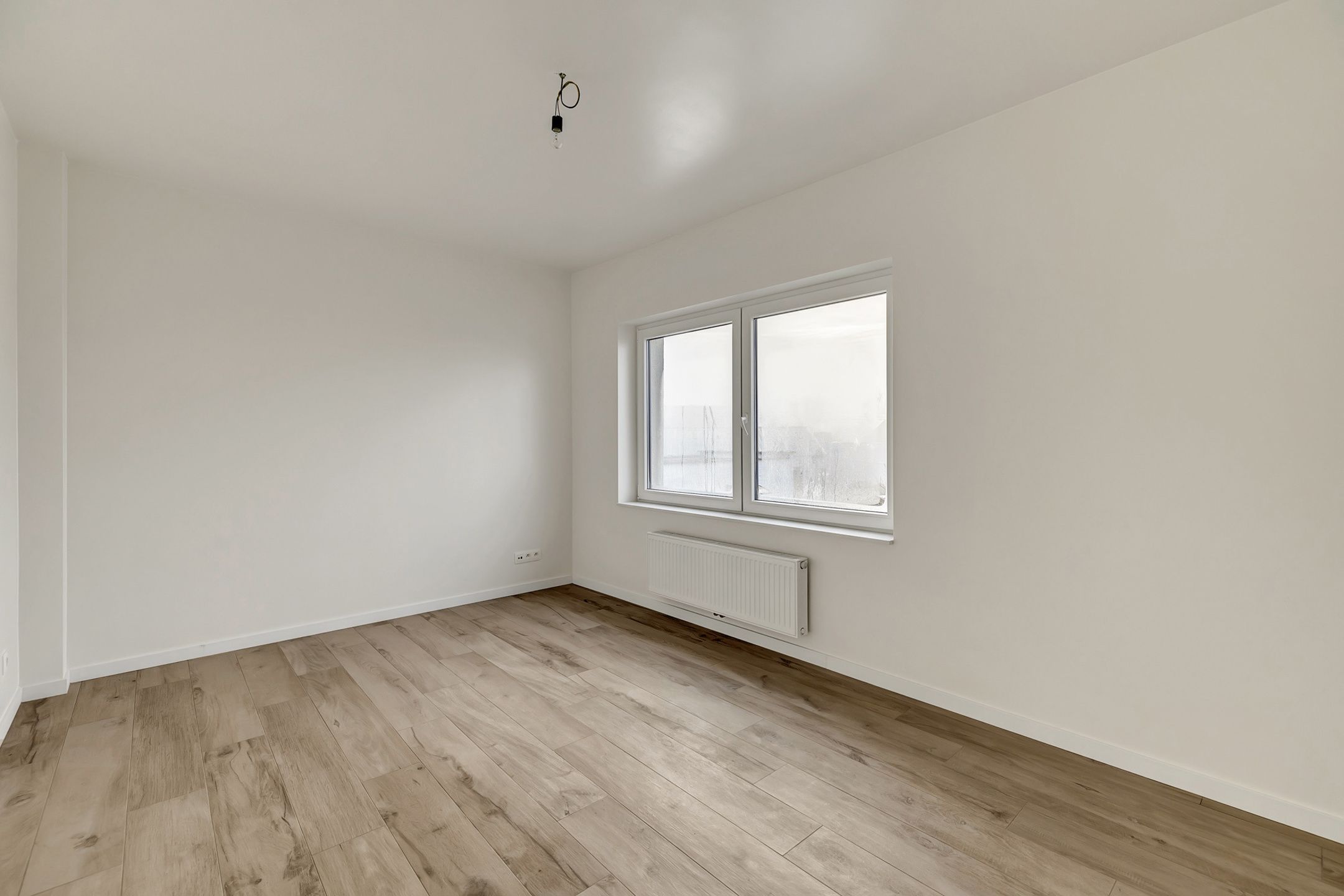 Totaal gerenoveerd appartement met 2 slpks en garage foto 13