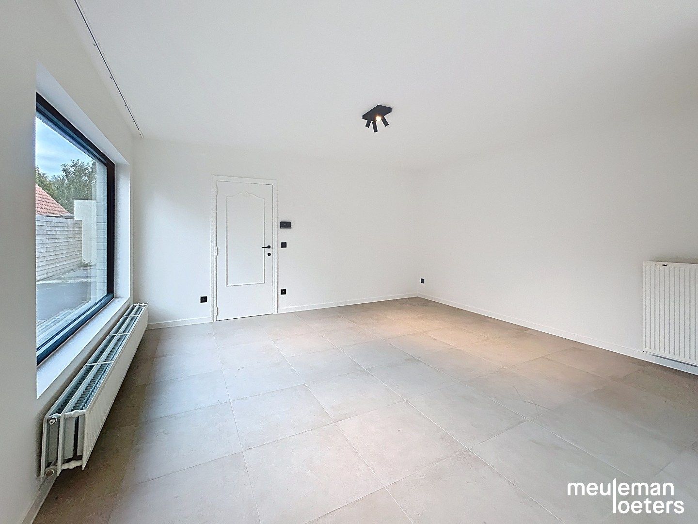 Instapklare woning met tuin en ruime garage foto 5