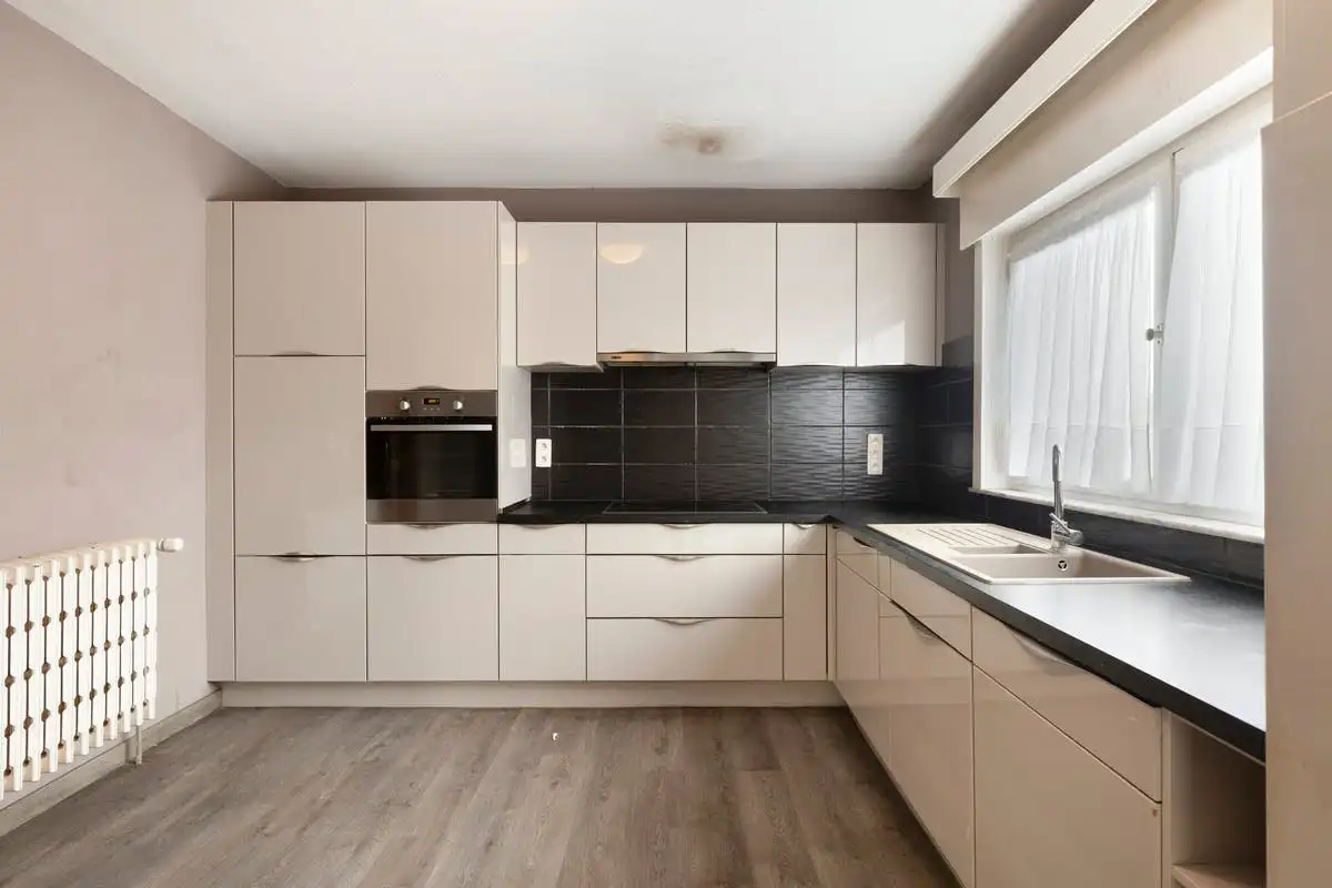appartement met 2 kamers op toplocatie te koop in Harelbeke foto 4