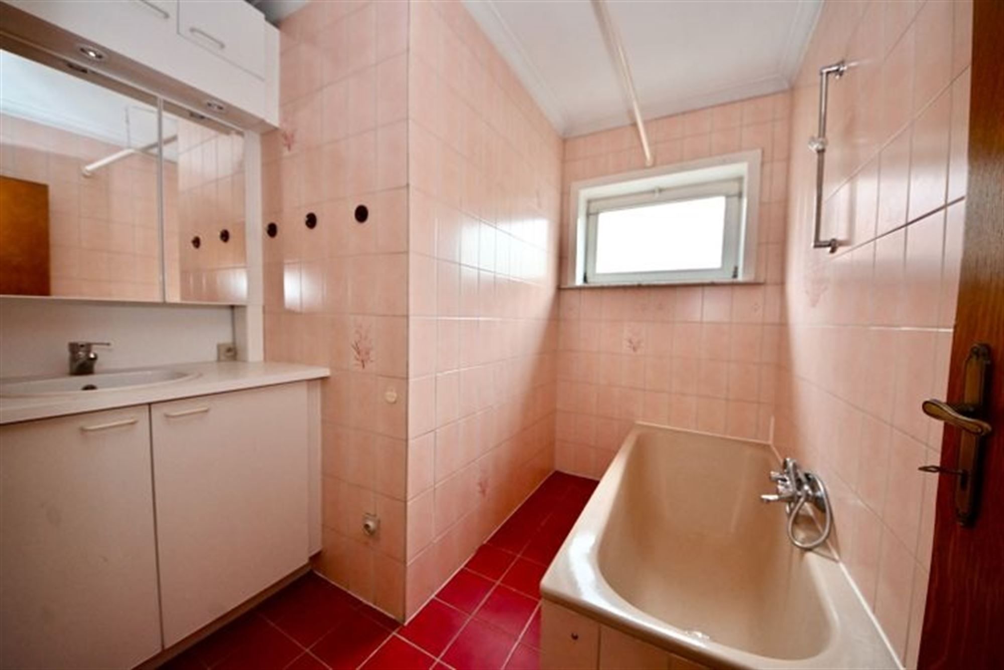 Te renoveren woning met 3 slaapkamers. foto 17