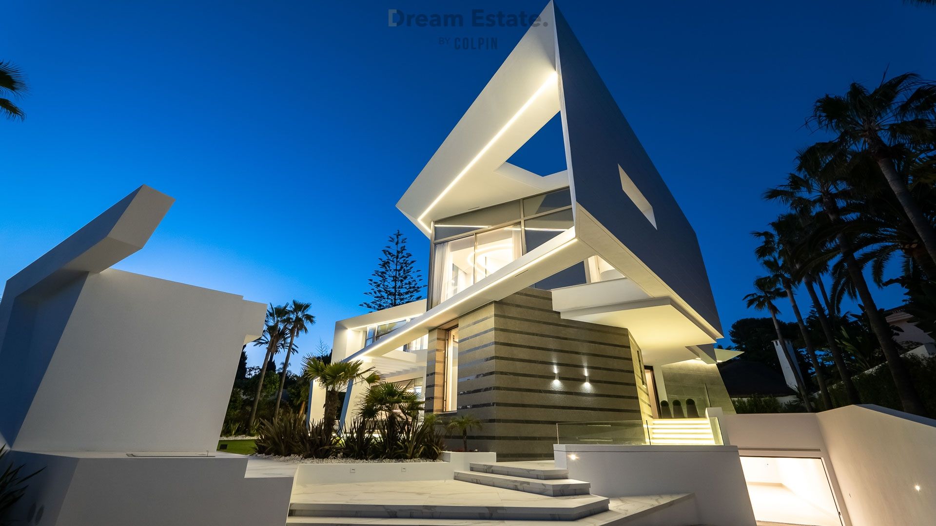 Hypermoderne frontline villa in Los Monteros foto {{pictureIndex}}