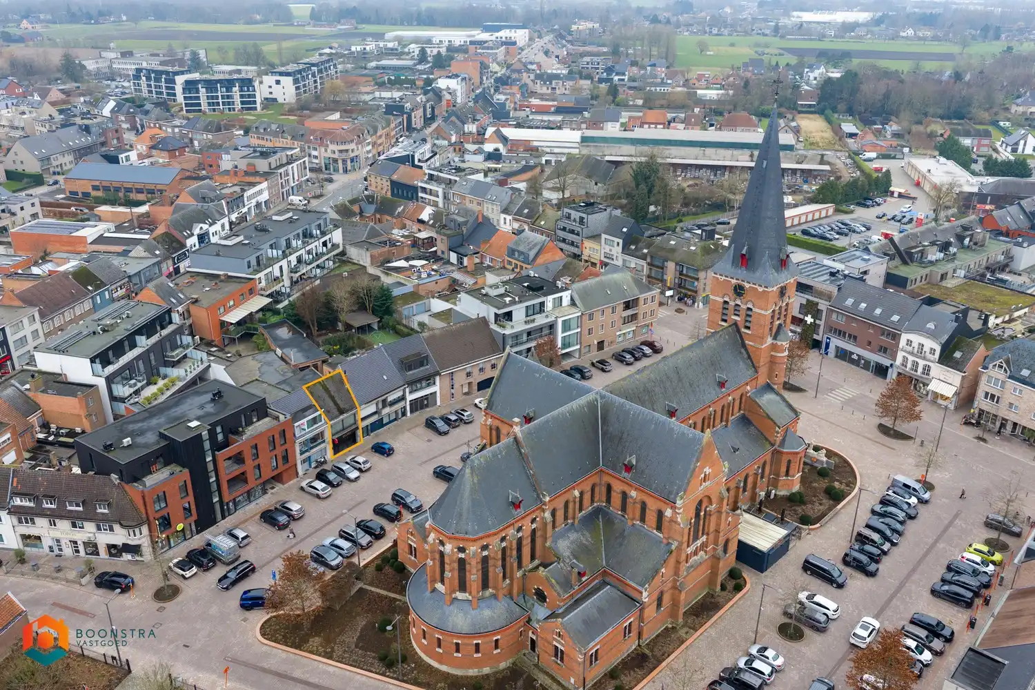 Handelspand met bovengelegen woonst pal in het centrum van Putte! foto 2