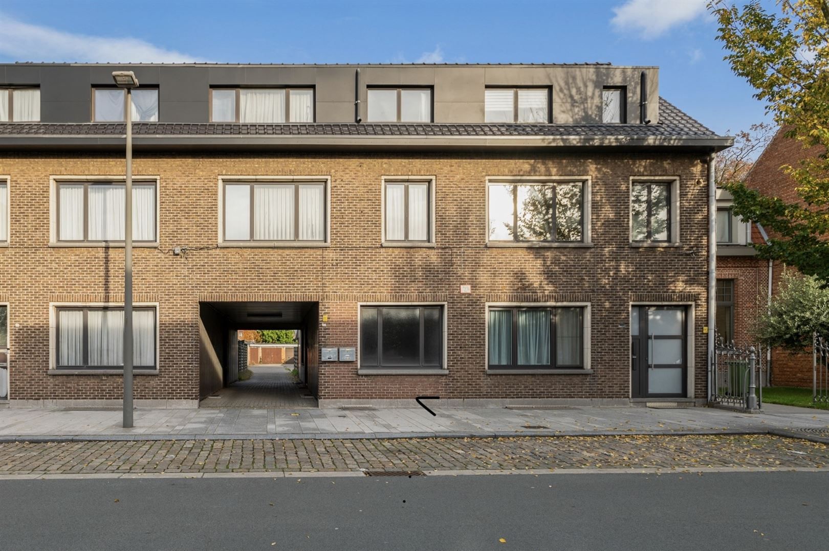 Hoofdfoto van de publicatie: Te renoveren gelijkvloers appartement met garagebox