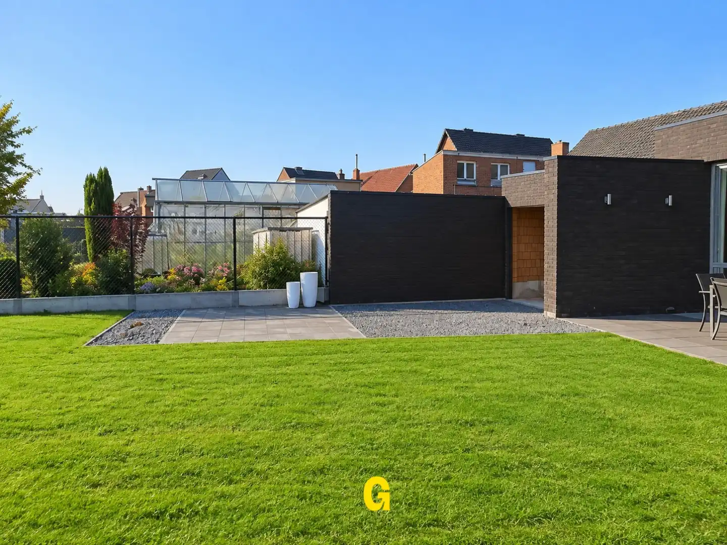 Aantrekkelijk gerenoveerde woning in OB met drie slaapkamers, terras, garage en tuin  foto 17