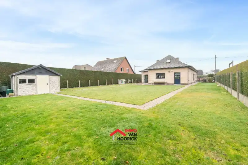 Mooie ruime woning 4 slaapkamers op 855m² foto 2