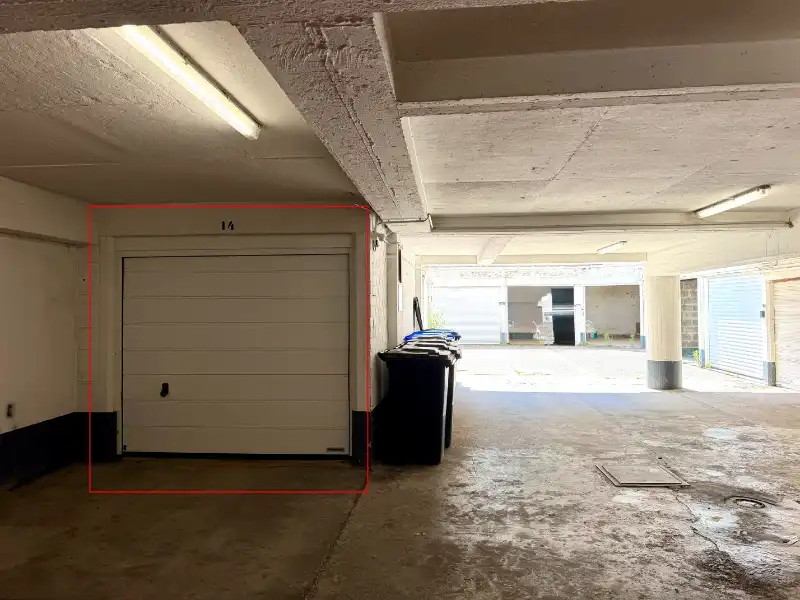 NIEUW GESCHILDERD APPARTEMENT MET DRIE SLAAPKAMERS EN GARAGE foto 19