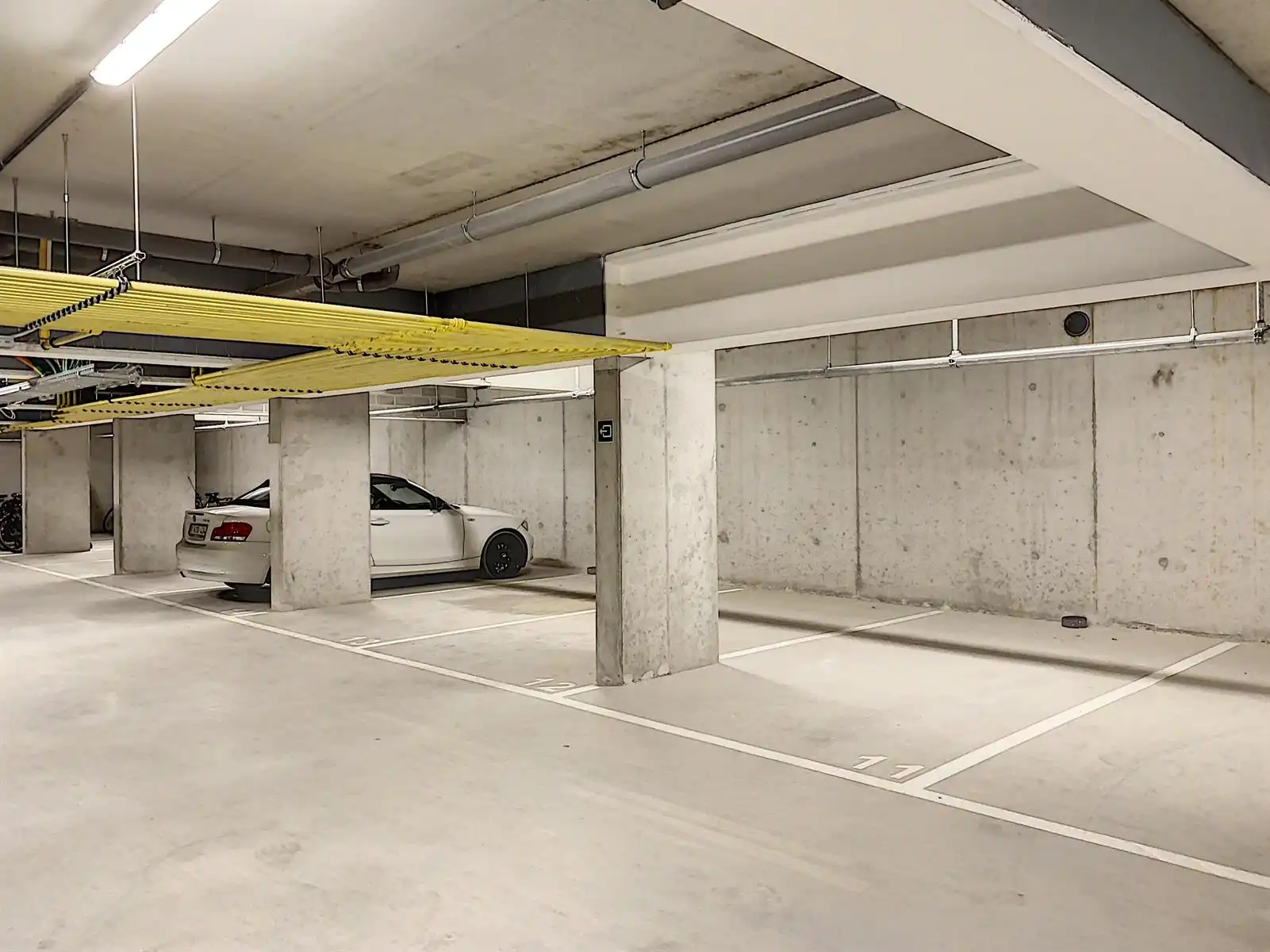 Staanplaats in ondergrondse parking nabij A12 foto {{pictureIndex}}