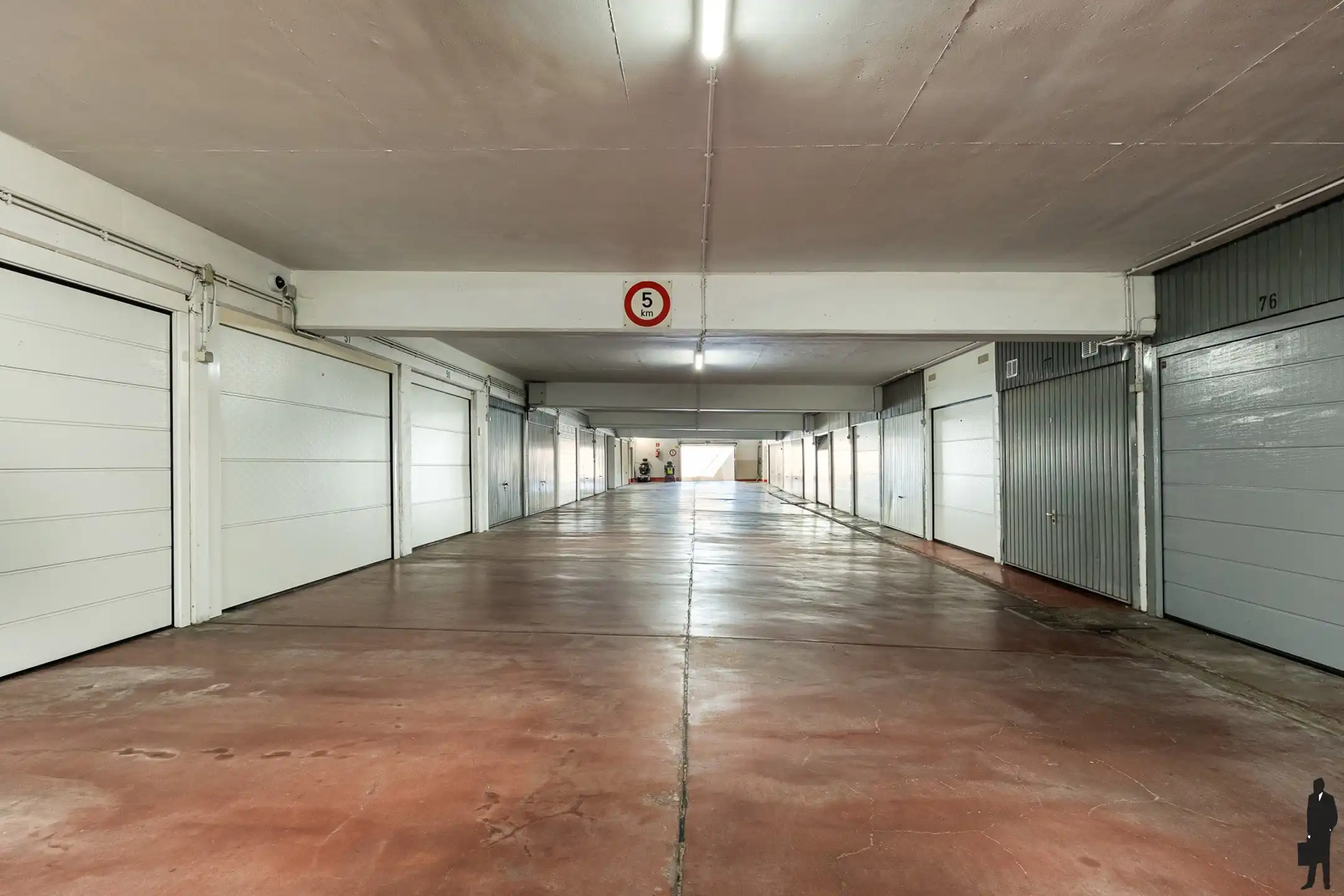 Gerenoveerd appartement met 2 slpks & dubbele garage  foto 12