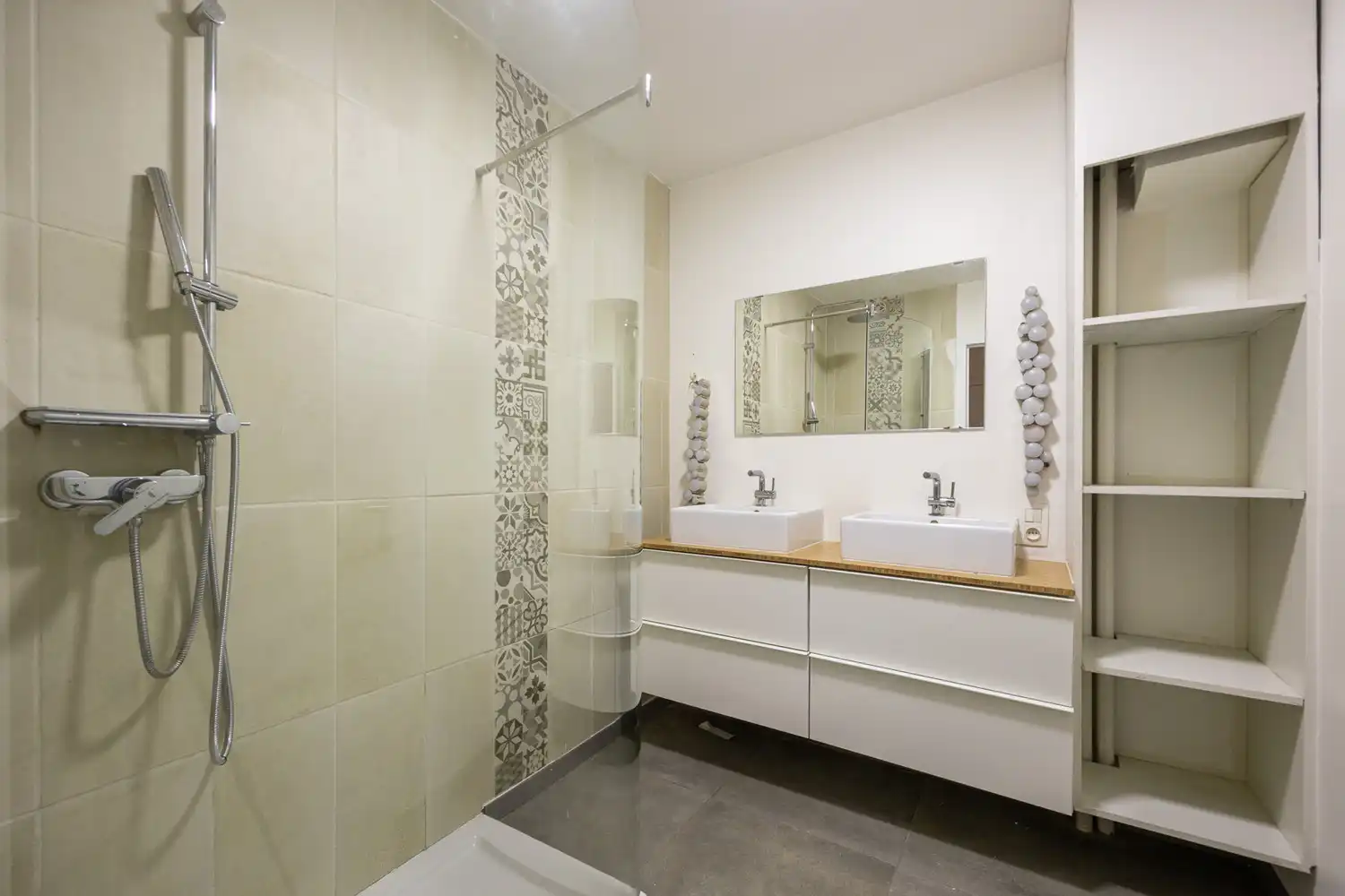 Modern gelijlvloersapp met charmante ZW-tuin foto 9