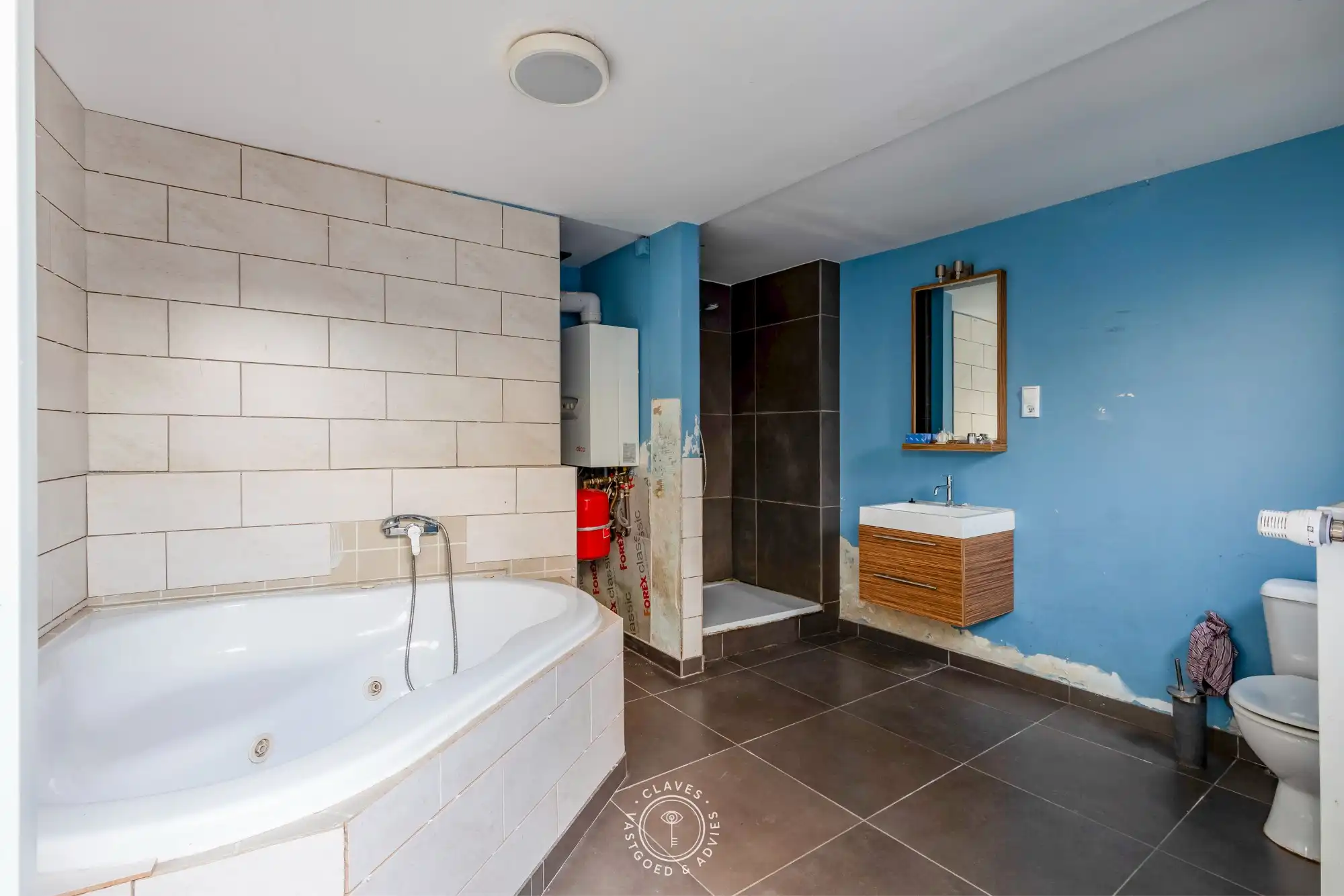 Te renoveren rijwoning met mogelijkheden in het hart van Nieuwkerken-Waas foto 7