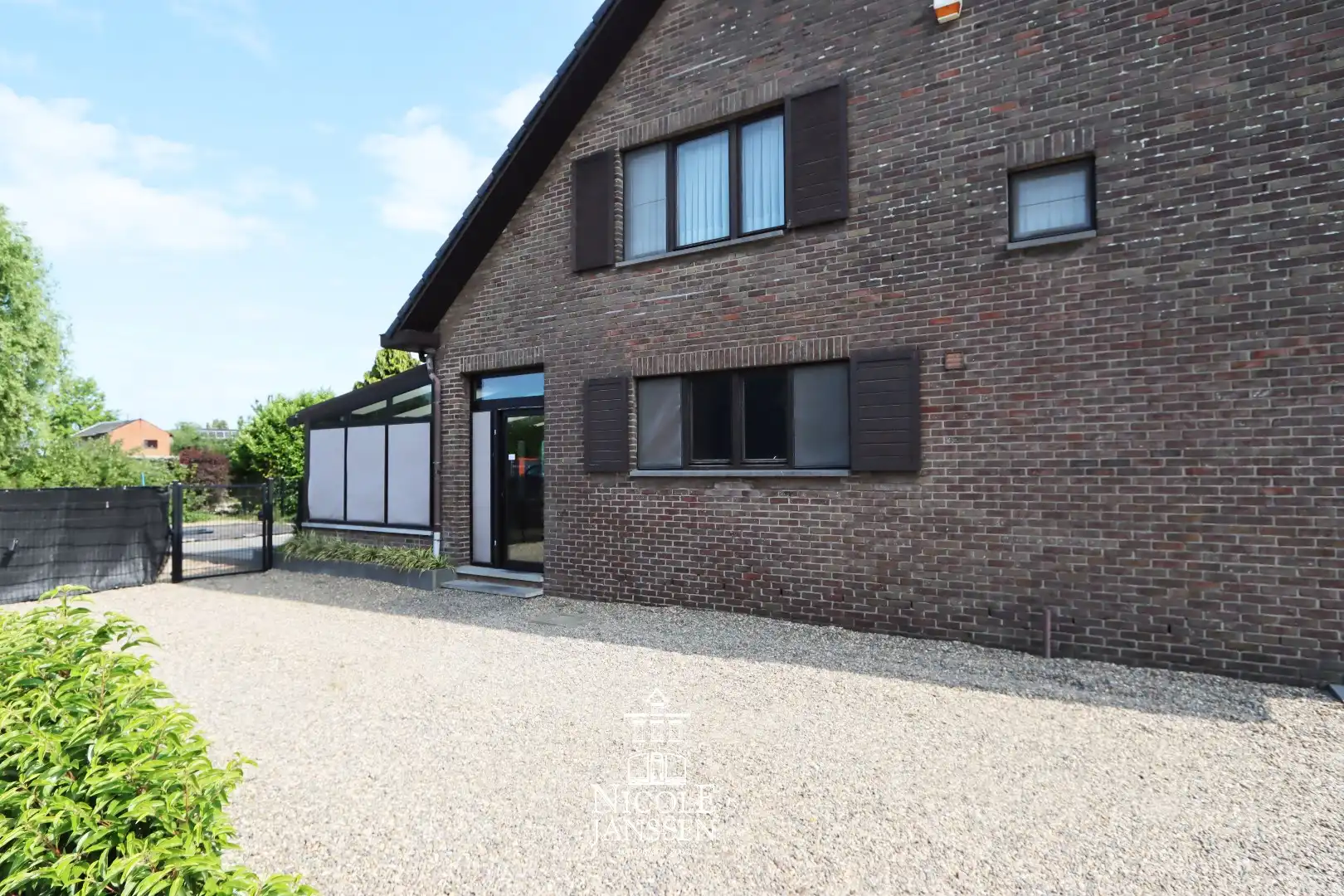 Ruime gezinswoning met studio foto 24