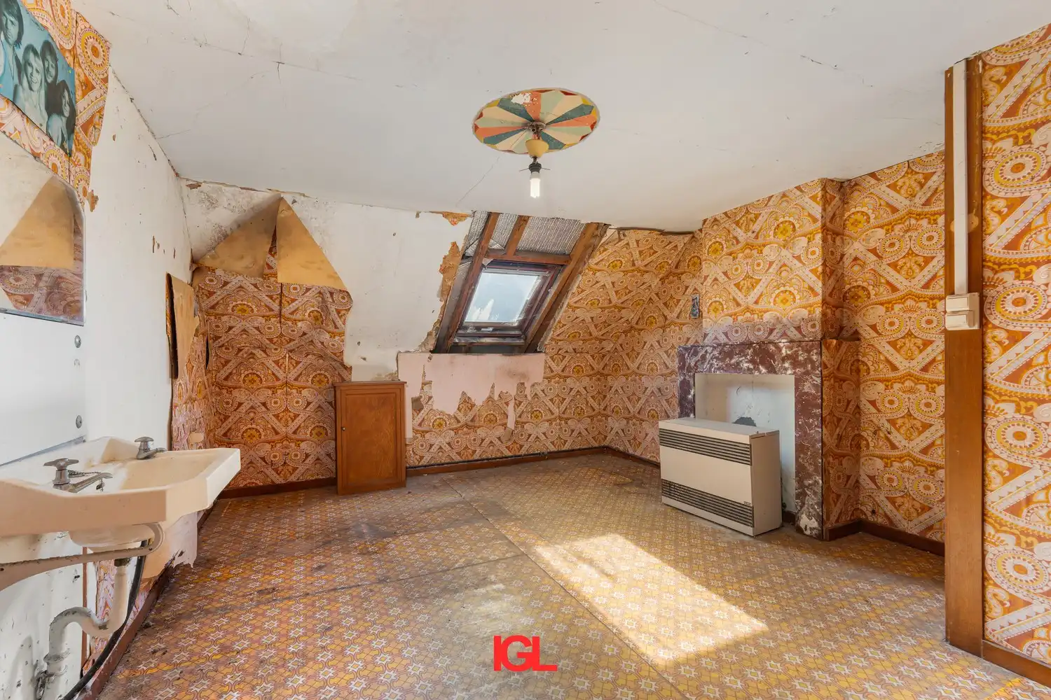 Te renoveren woning met grote tuin foto 14