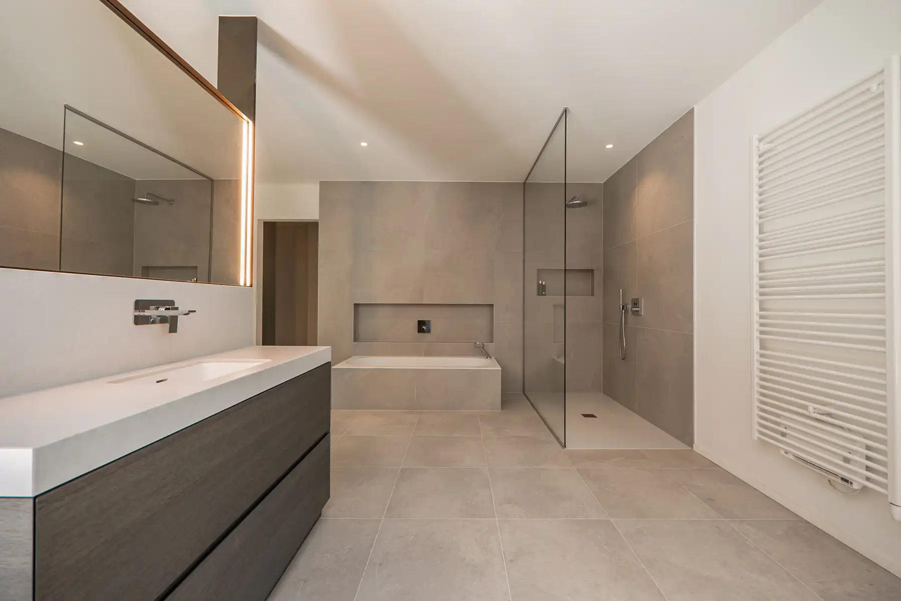 MODERNE DESIGNVILLA OP TOPLOCATIE foto 18