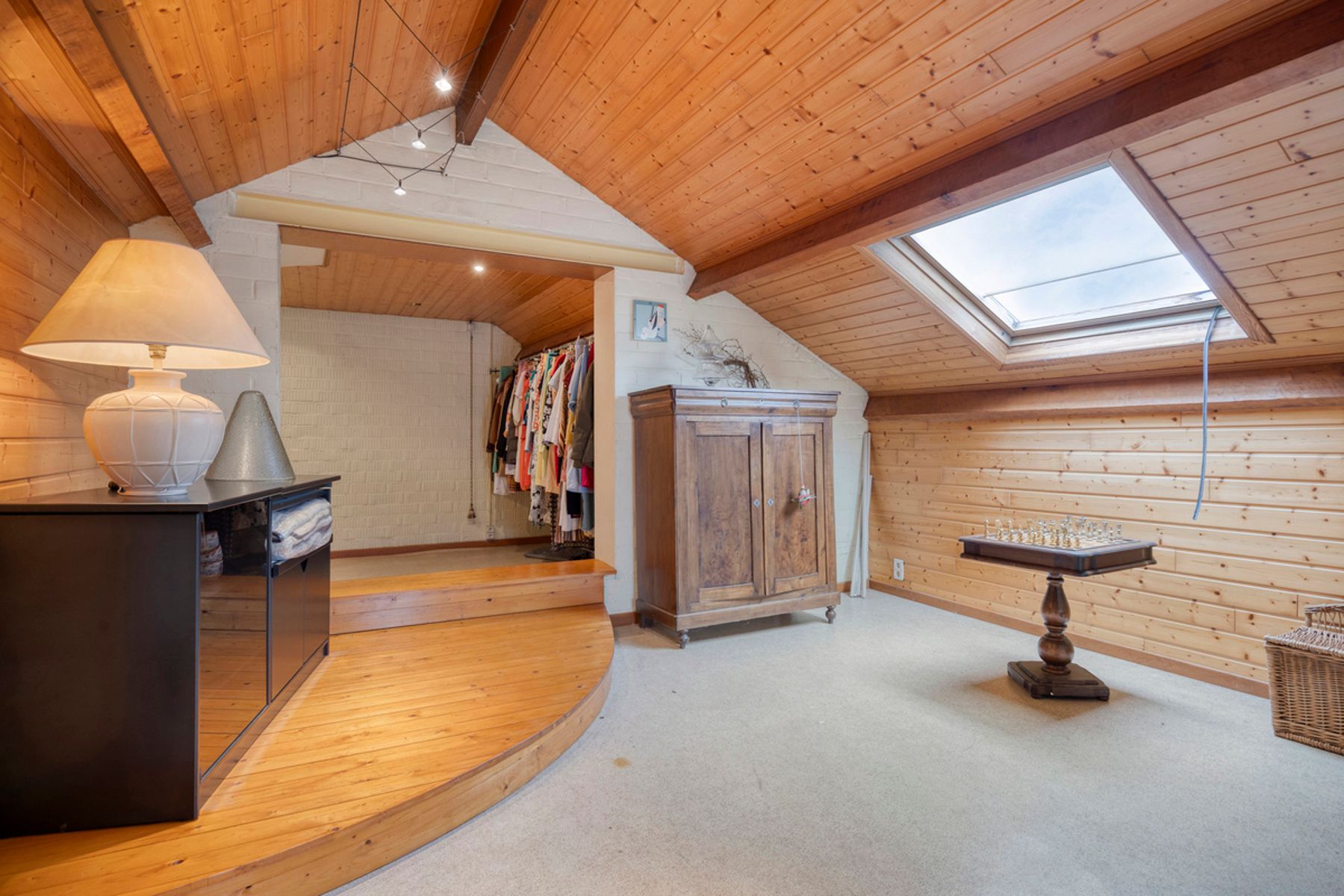 Exclusieve villa met grote loodsen combineer werken en wonen foto 23