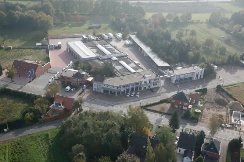 Uitzonderlijk project op 2ha58a29ca, RUP Garage Van Houdt Kempen van toepassing dd 6/11/2006 foto {{pictureIndex}}