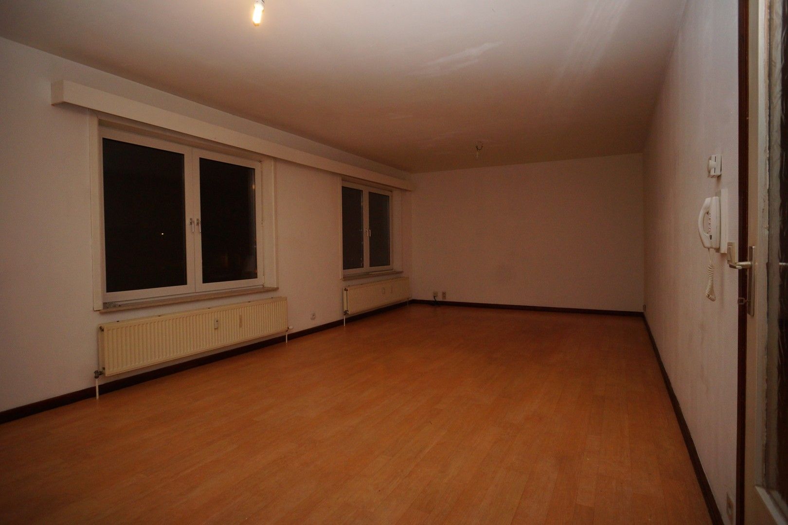 Ruim appartement met 3 slaapkamers gelegen tegenover de kerk van Wiemesmeer foto 2