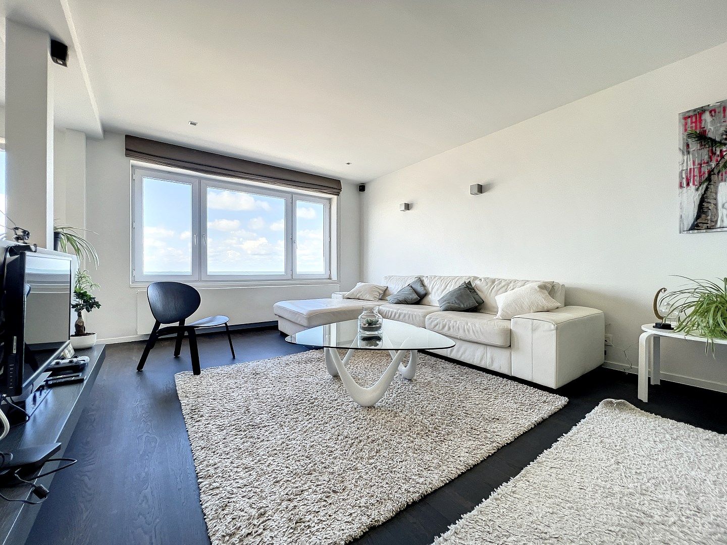 Prachtig vernieuwd 3-slaapkamer appartement met frontaal zicht op zee foto 6