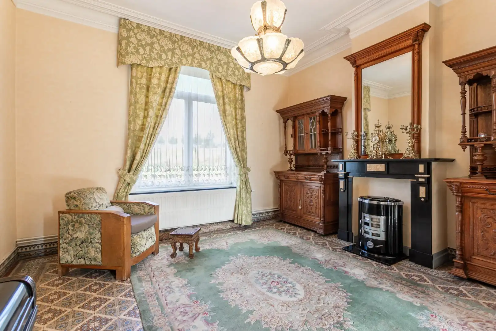 Karaktervol, te renoveren herenhuis met enorm potentieel te Gooik foto 6